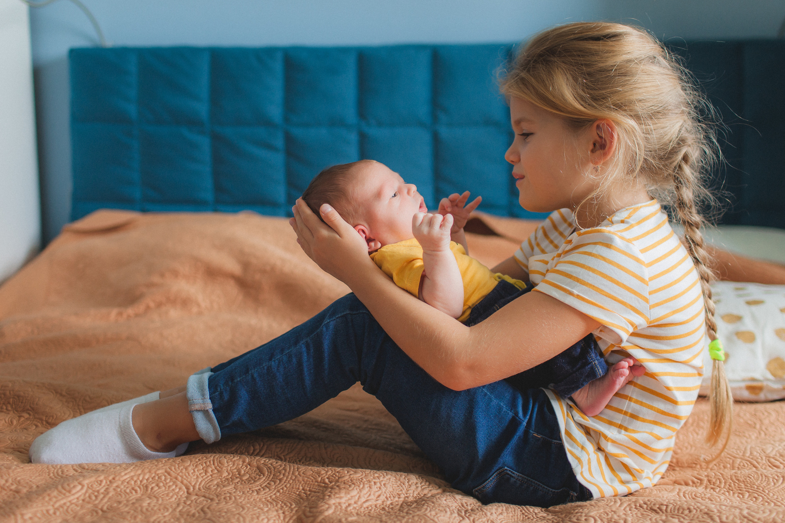 Домашняя семейная съёмка с младенцем. Семейный фотограф в Москве Наталья Чуб, заказать Фотокнигу