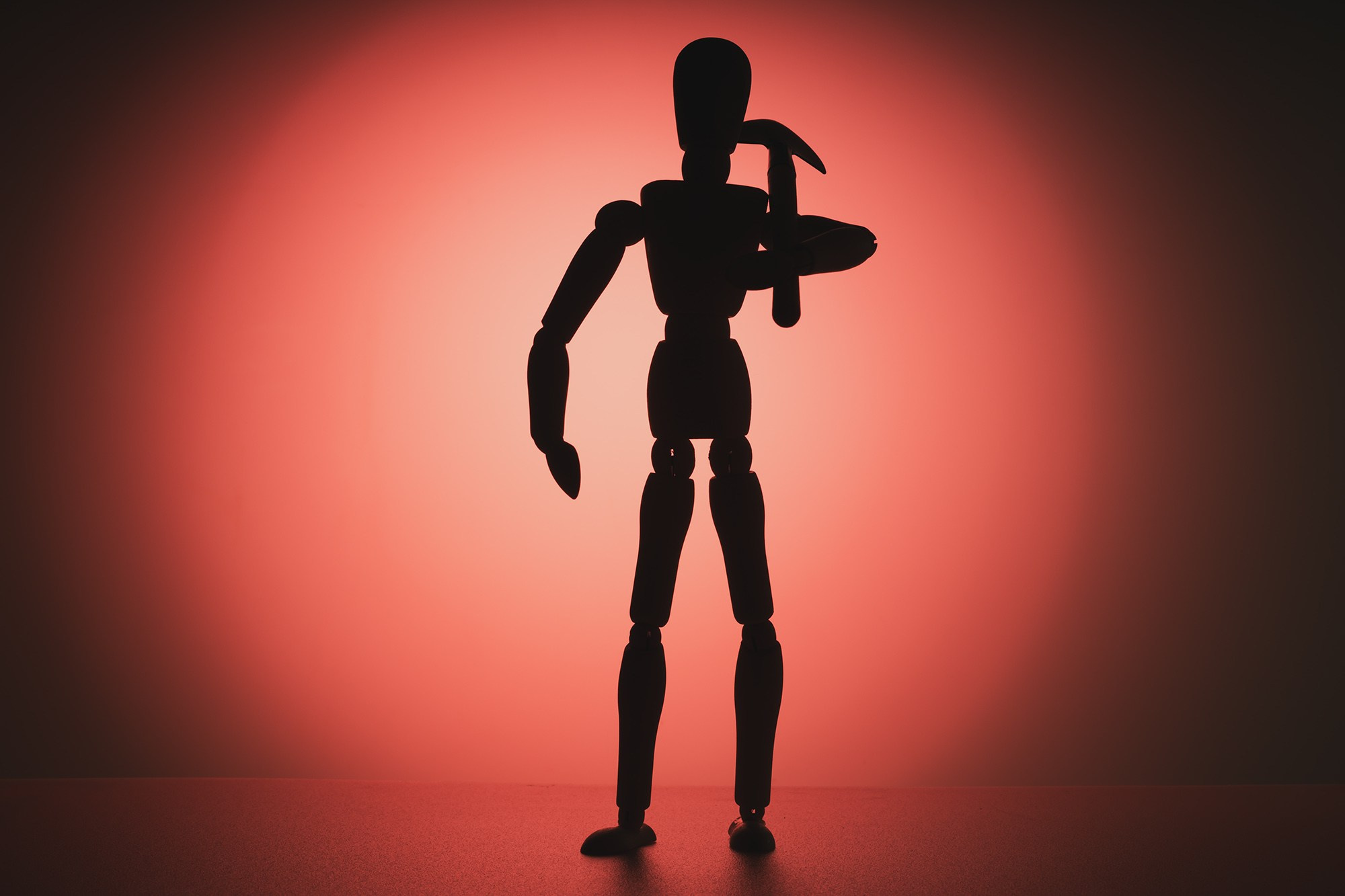 Силуэт человека с лопатой