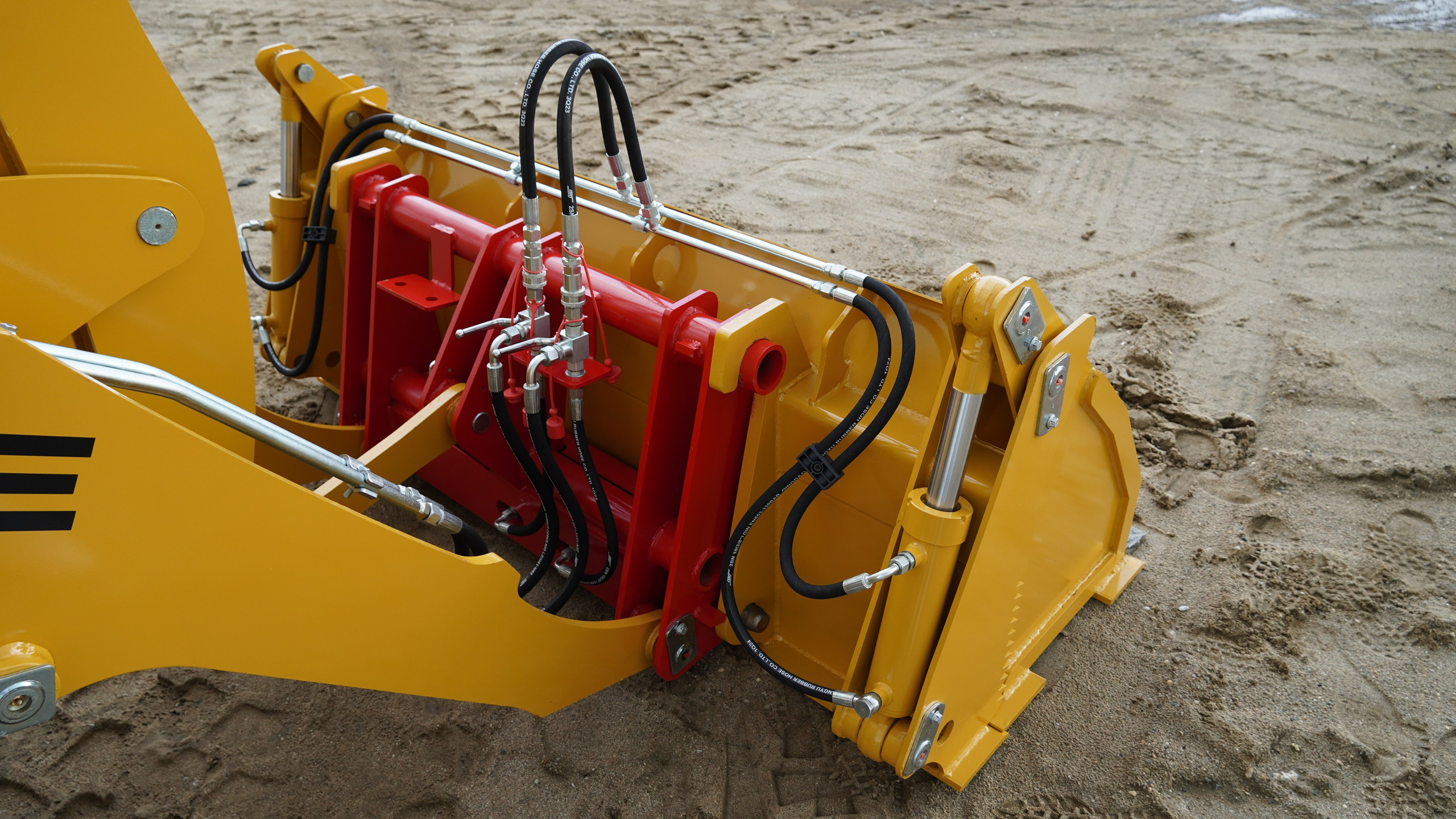 Фото фронт.погр. Beezone 916. Продажа и обслуживание грузовой техники и спецтехники в г. Новосибирск компания СТИ