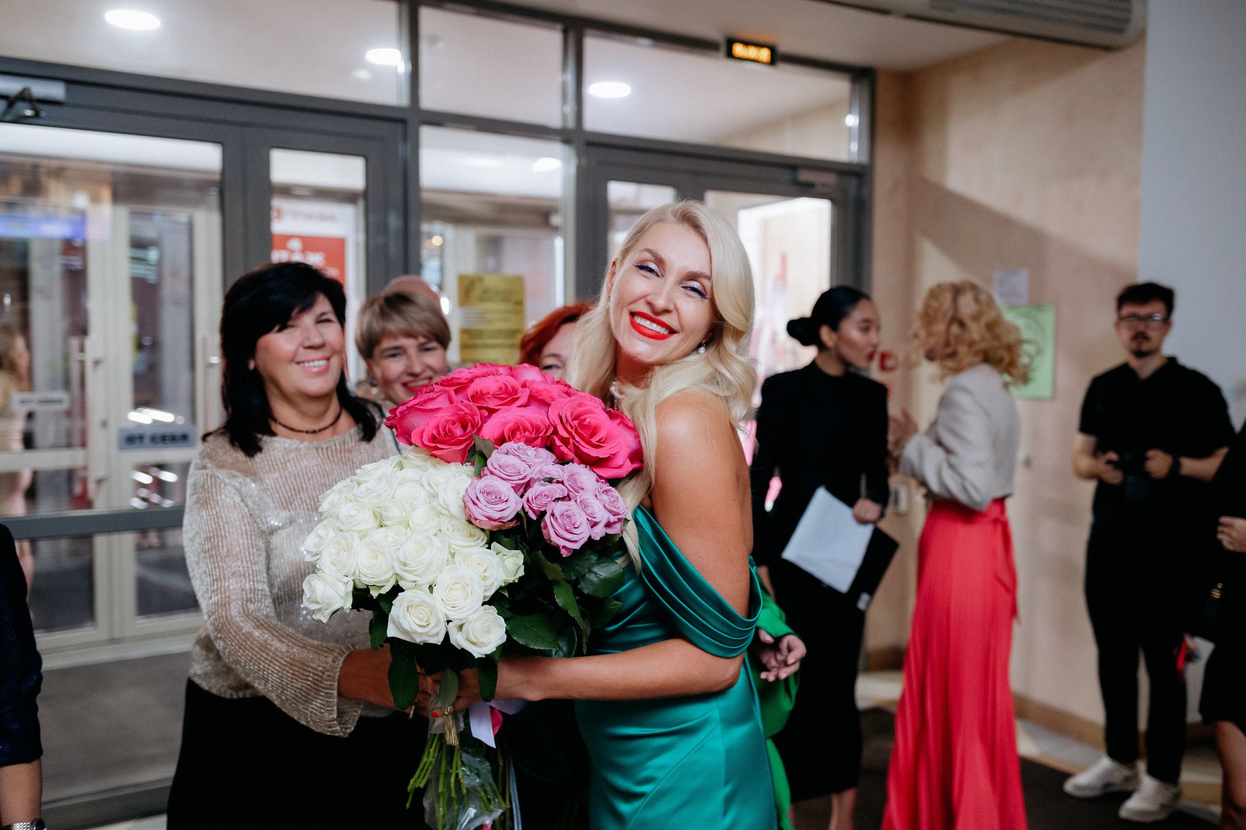 20 лет студии красоты Юлии Харченко. СВОИ. ФОТООТЧЕТЫ-СОБЫТИЯ-МЕСТА