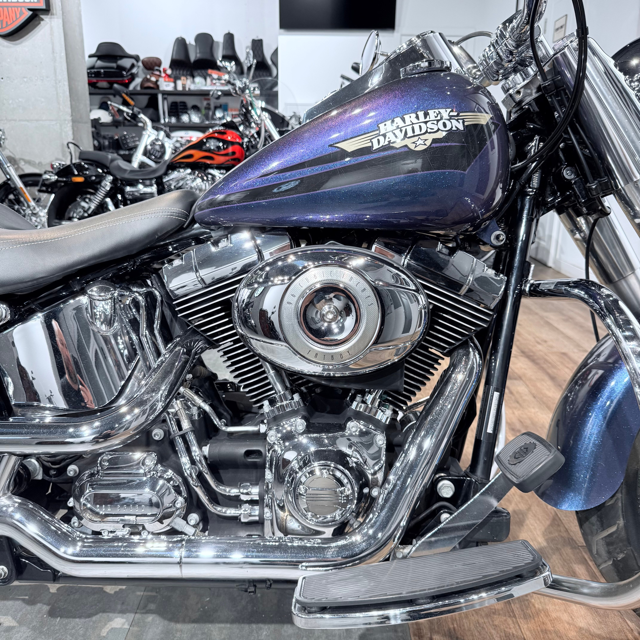 Мотоциклы Harley-Davidson 2010 Fat Boy (Flame Blue Pearl) (Softail) — купить мотоцикл. Hello Davidson, Москва. Только хорошие мотоциклы…