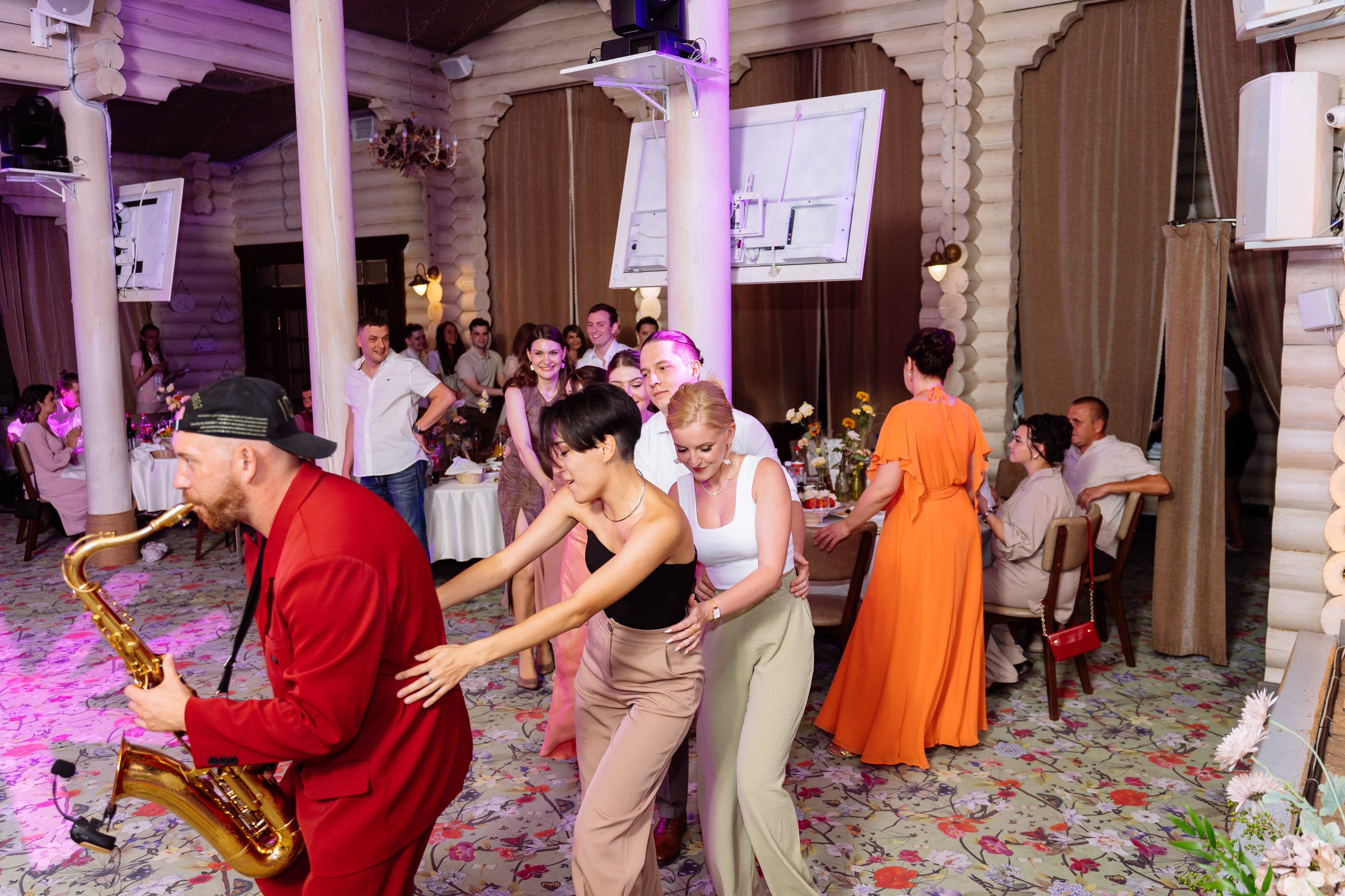 Свадьба Олега и Виктории в клубе «Ближняя дача»