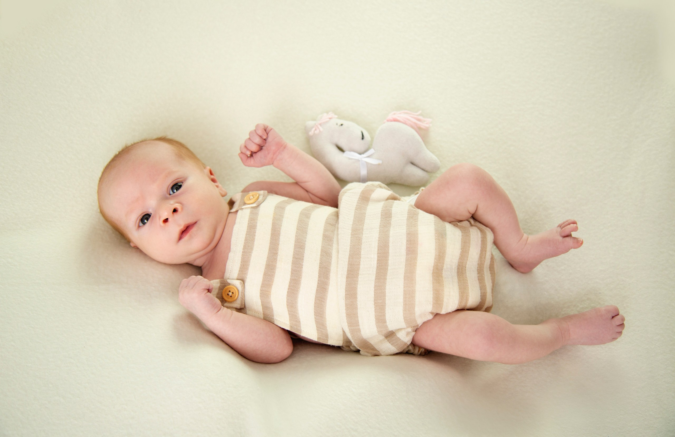 Фотосессия в 1 месяц новорожденного в Москве. Фотосессия в студии в Москве от профессионального фотографа услуги по доступным ценам