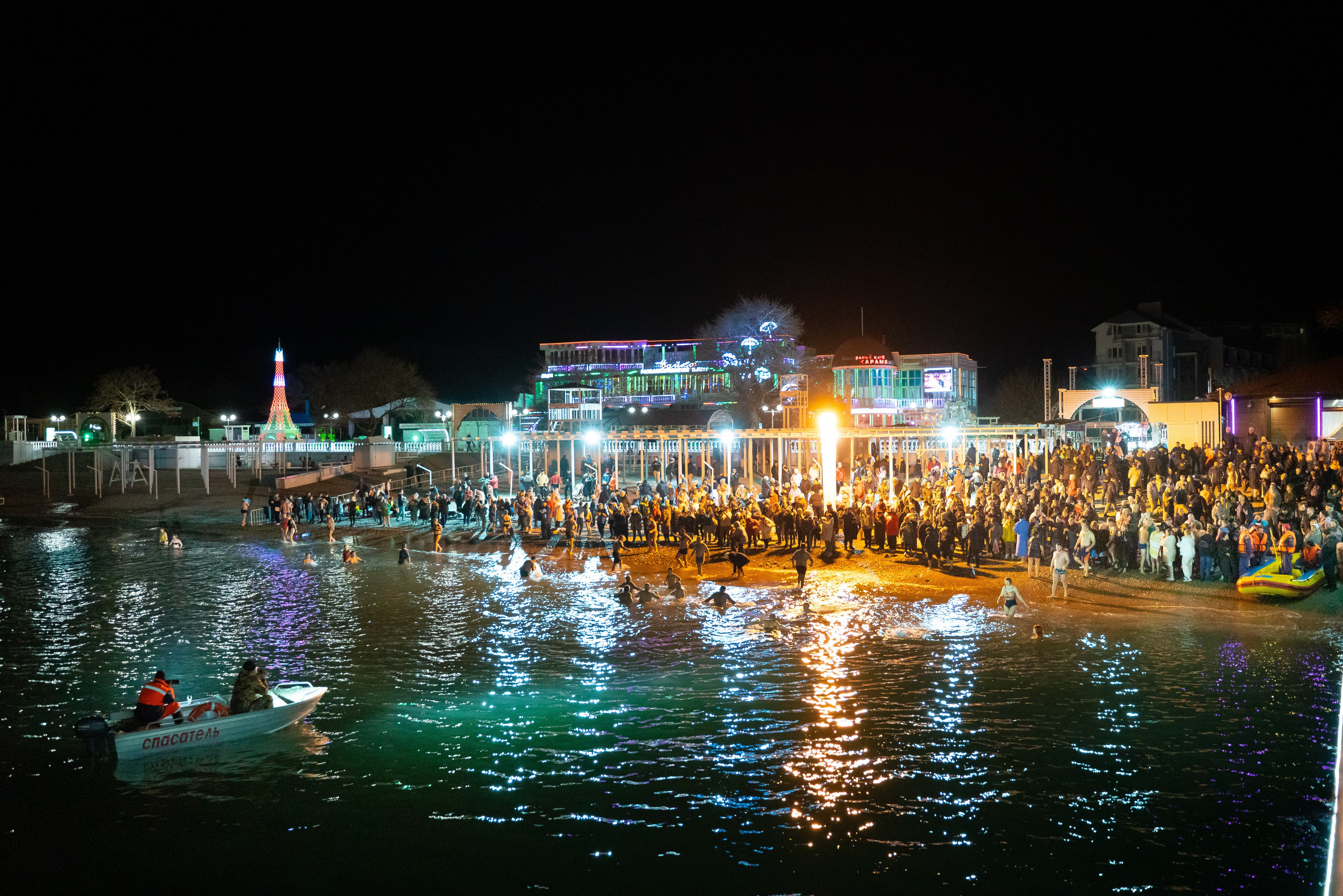 Крещенские купания. Жизнь курорта Кабардинка в фотографиях