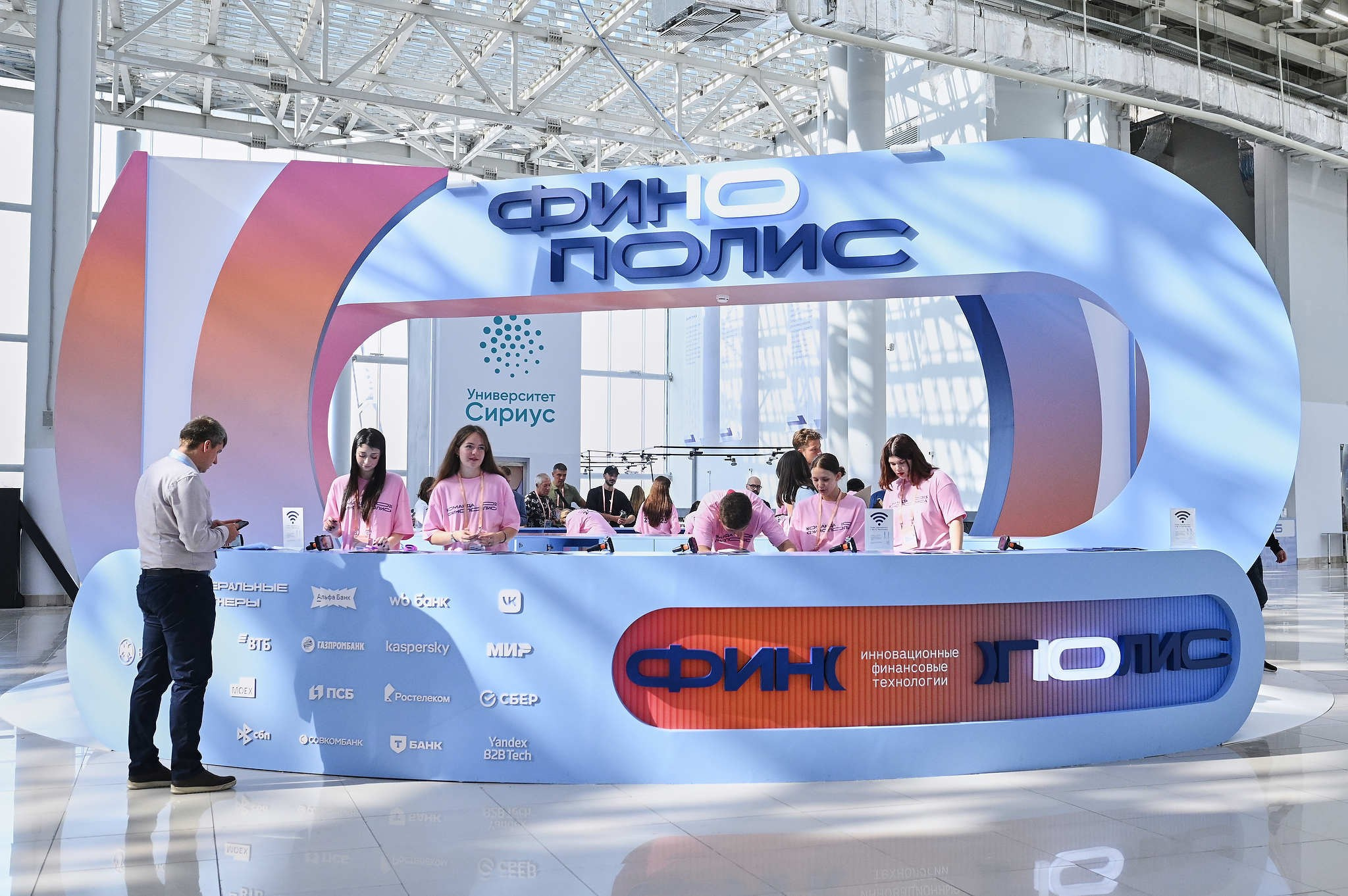 Съемка репортажа в Сочи для пяти компаний — участников Финополиса 2025, который проходил в Сириусе в октябре 2025 года.