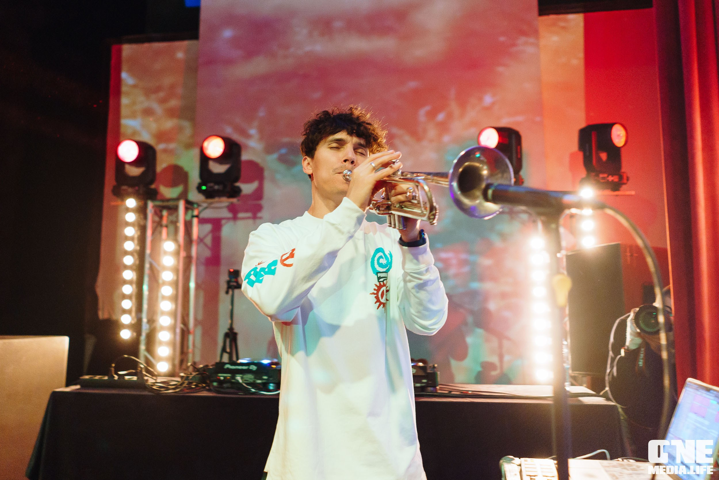 Фоторепортаж из клуба UNIVERSAL. One Media Life: фоторепортажи, фотоотчеты с мероприятий и заведений