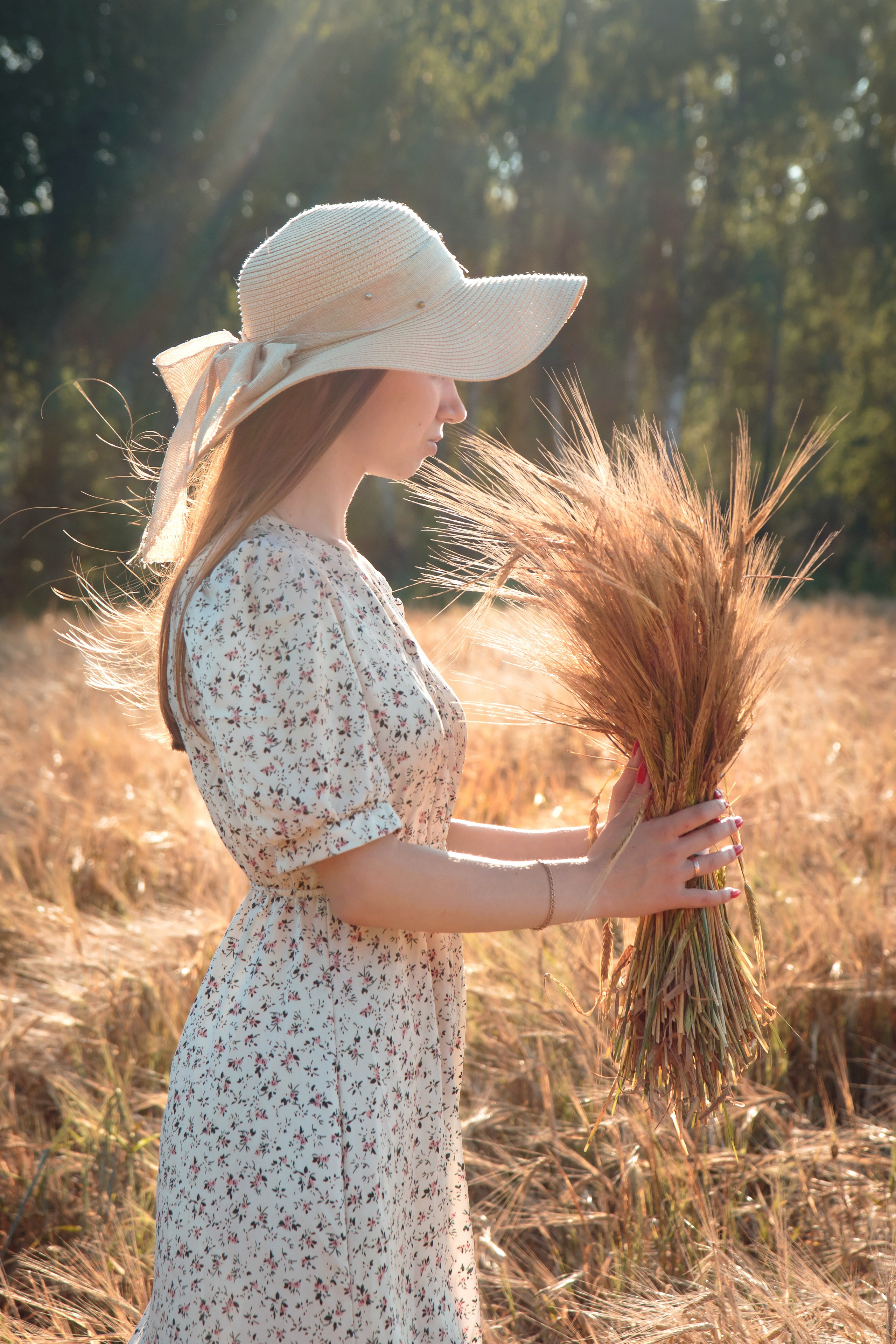 Фотосессия в поле. Фотограф в Шелехове, лучшие выпускные альбомы в Шелехове