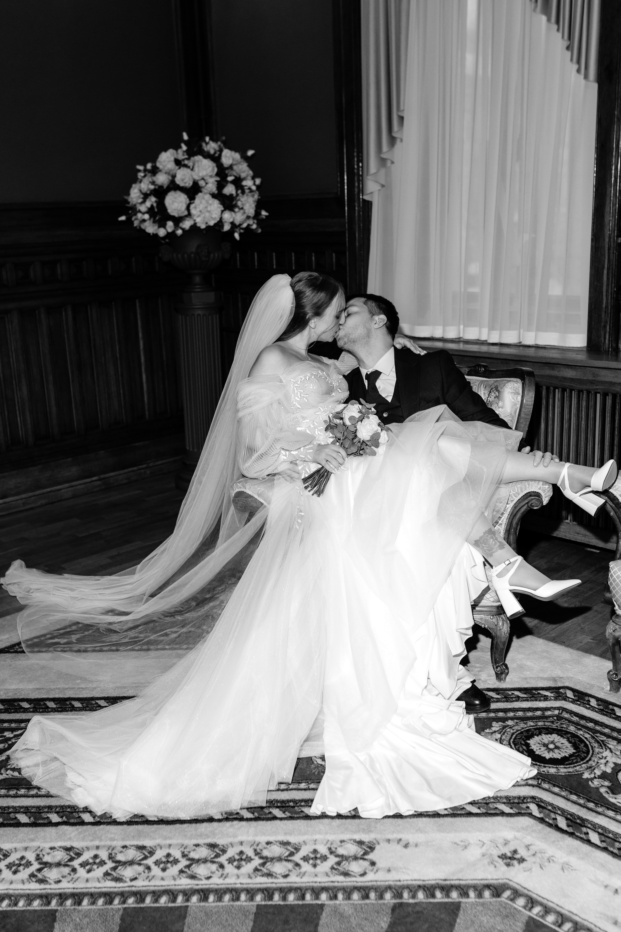 Фотограф на свадьбу, зимой в Эрмитаже. Свадебный фотограф СПБ