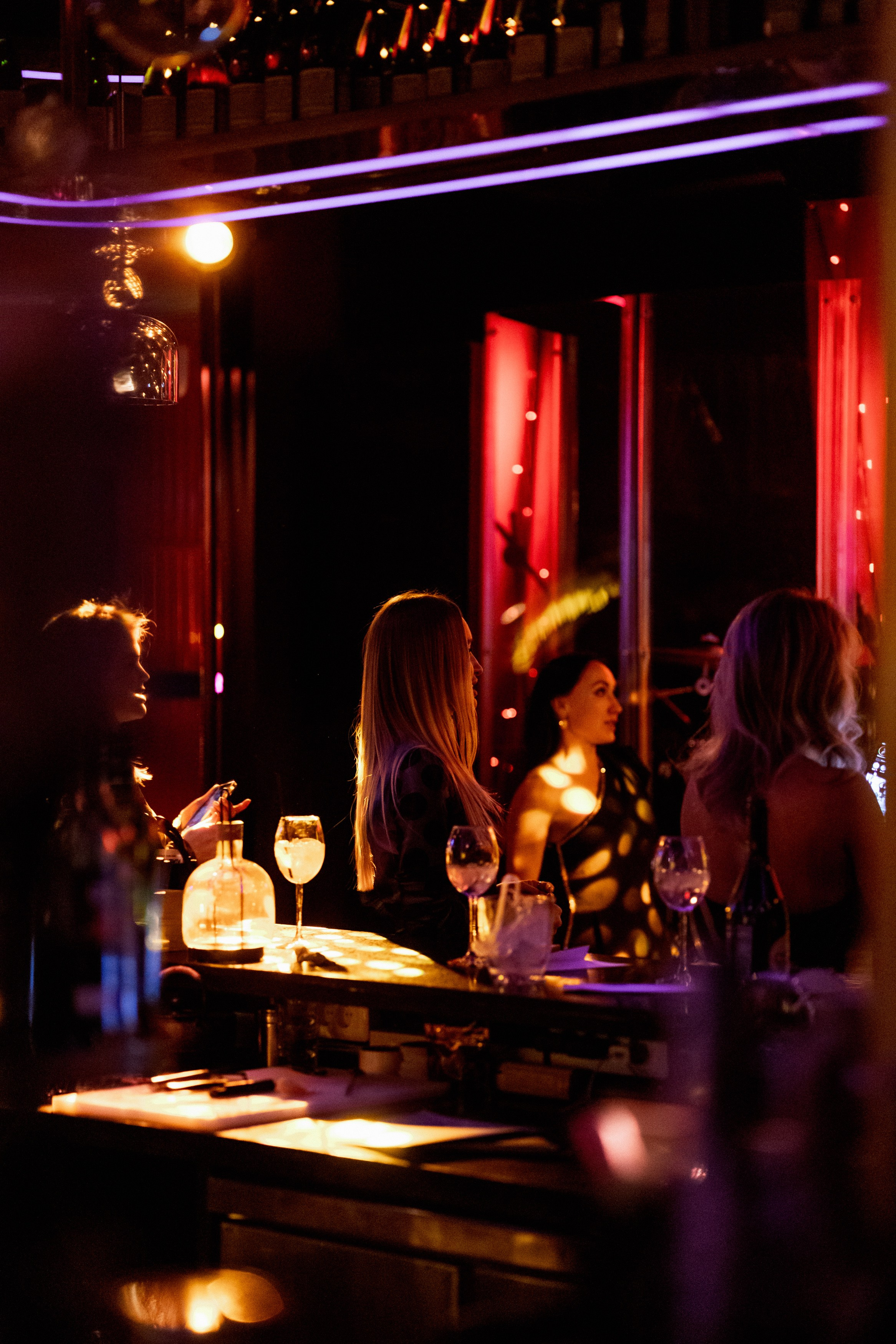 YANA URBAN: сольный концерт в «Анжелика Wineroom». СВОИ. ФОТООТЧЕТЫ-СОБЫТИЯ-МЕСТА