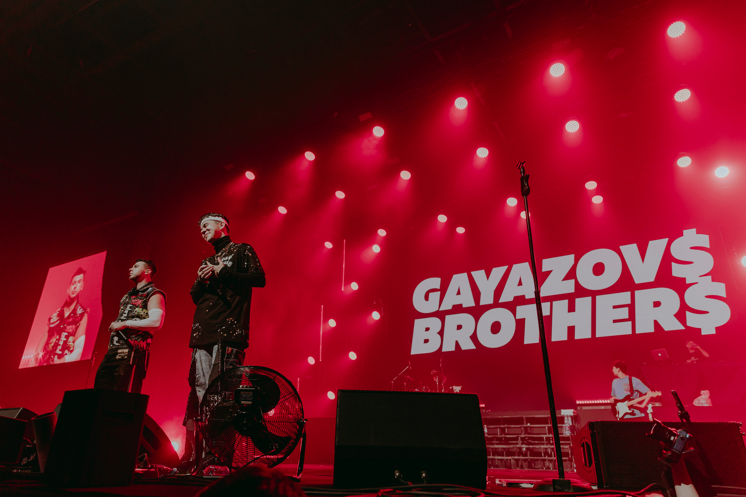 GAYAZOV$ BROTHER$ в Adrenalin Stadium Moscow. «Птичка на проводе»: информационный портал в Москве