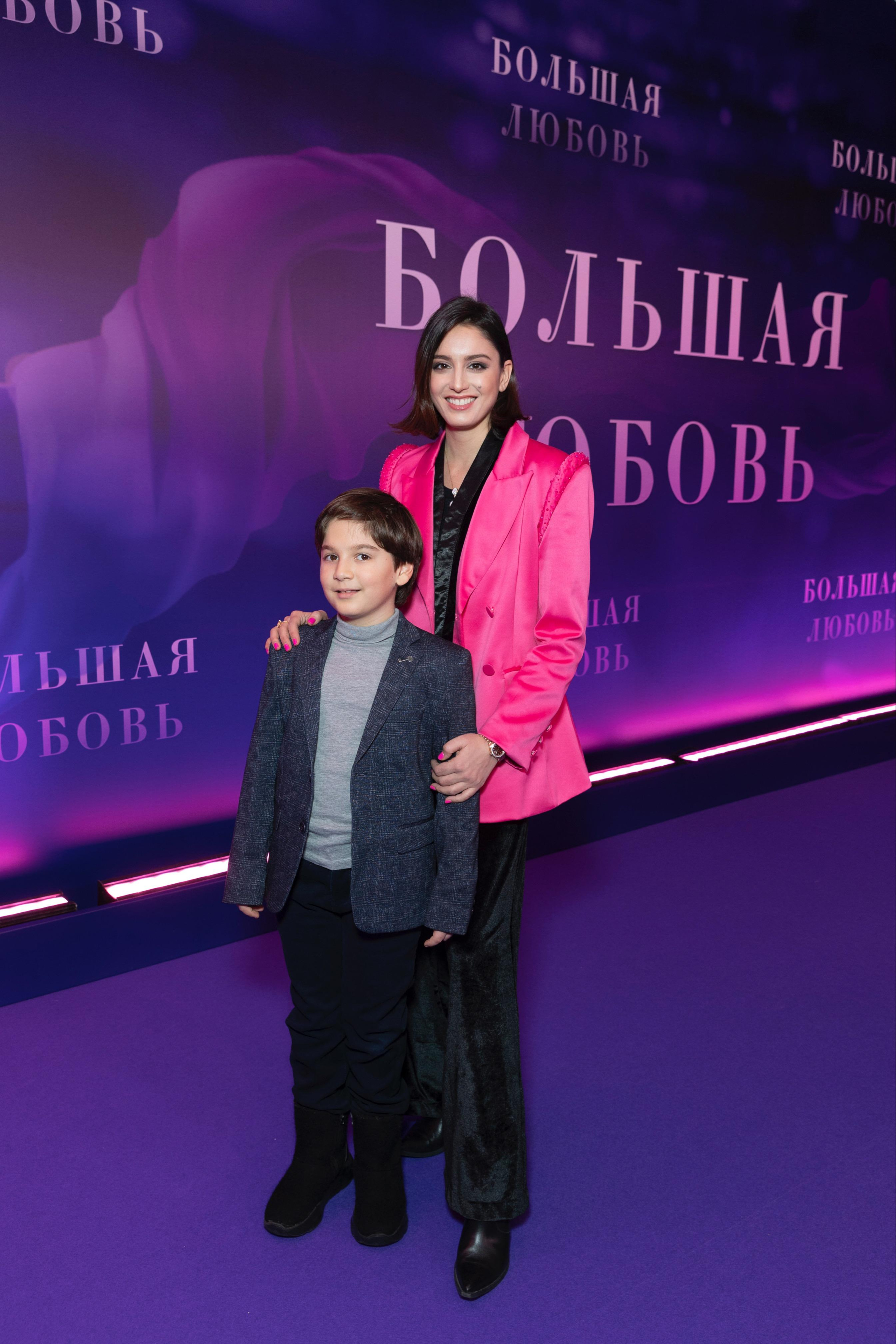 Зарина Менгли с сыном на Премьере «Большая любовь» в LIVE ARENA