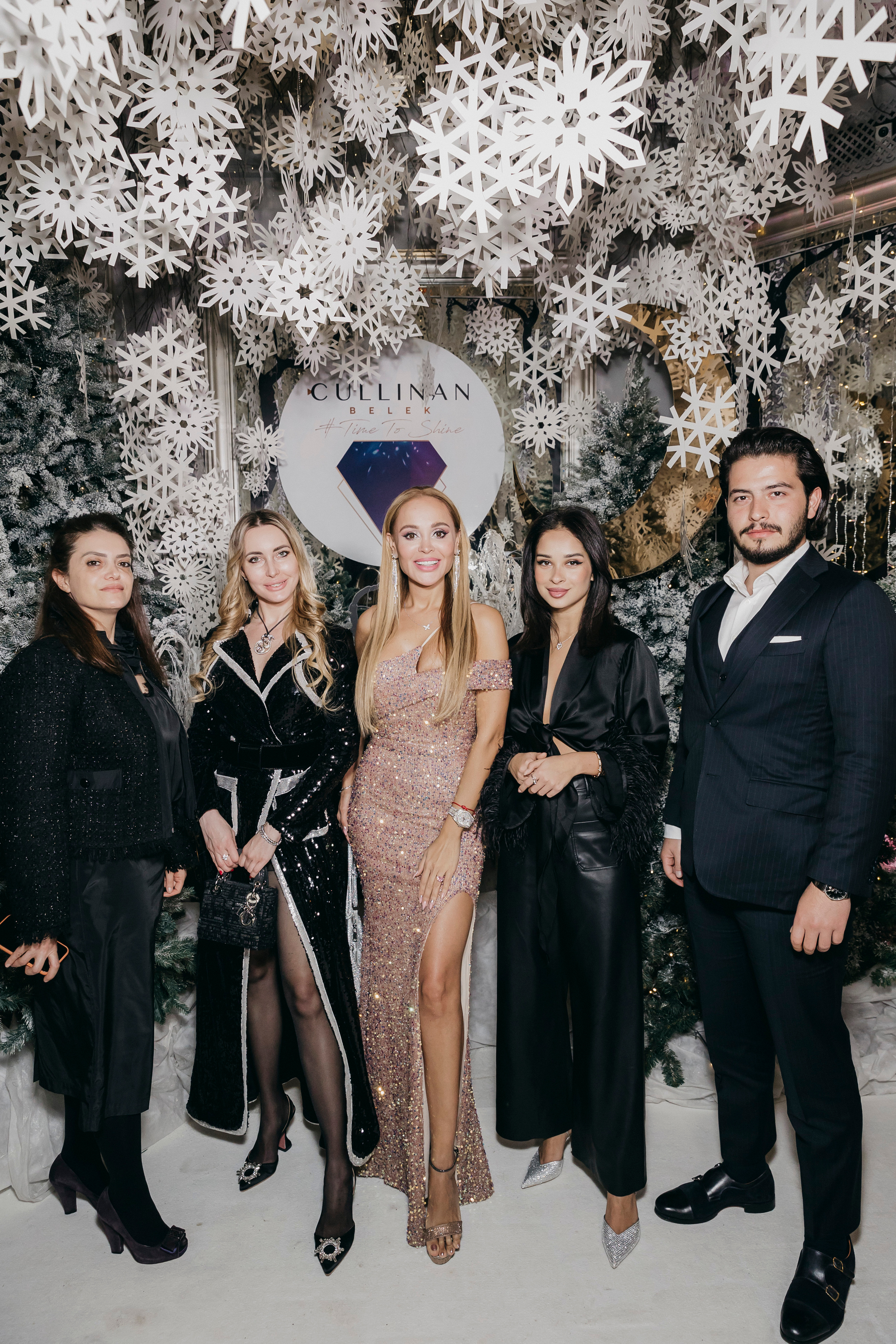 CULLINAN BELEK La Maree Moscow. «Птичка на проводе»: информационный портал в Москве