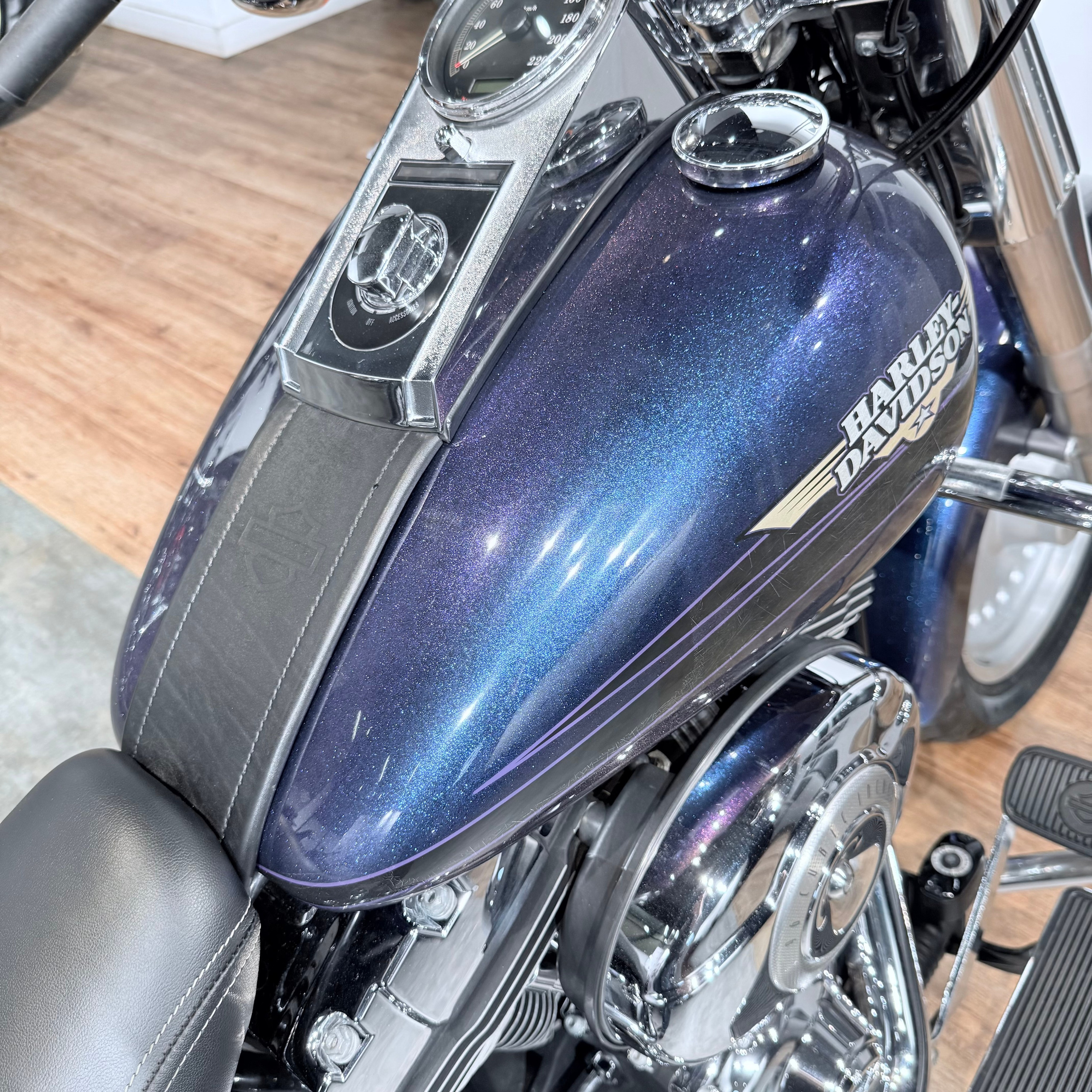 Мотоциклы Harley-Davidson 2010 Fat Boy (Flame Blue Pearl) (Softail) — купить мотоцикл. Hello Davidson, Москва. Только хорошие мотоциклы…