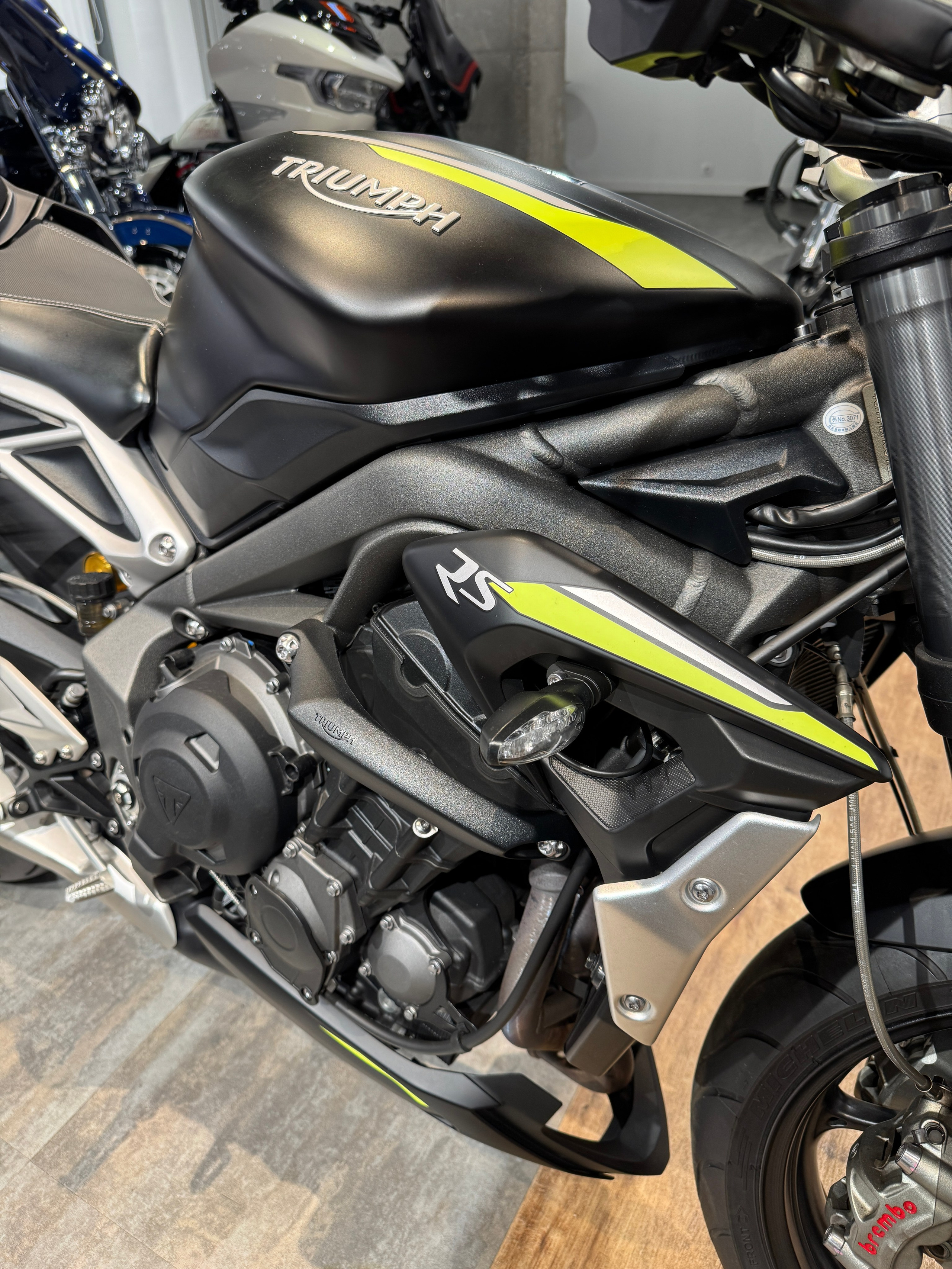 Triumph Street Triple 765 RS 2020. Hello Davidson, Москва. Только хорошие мотоциклы…