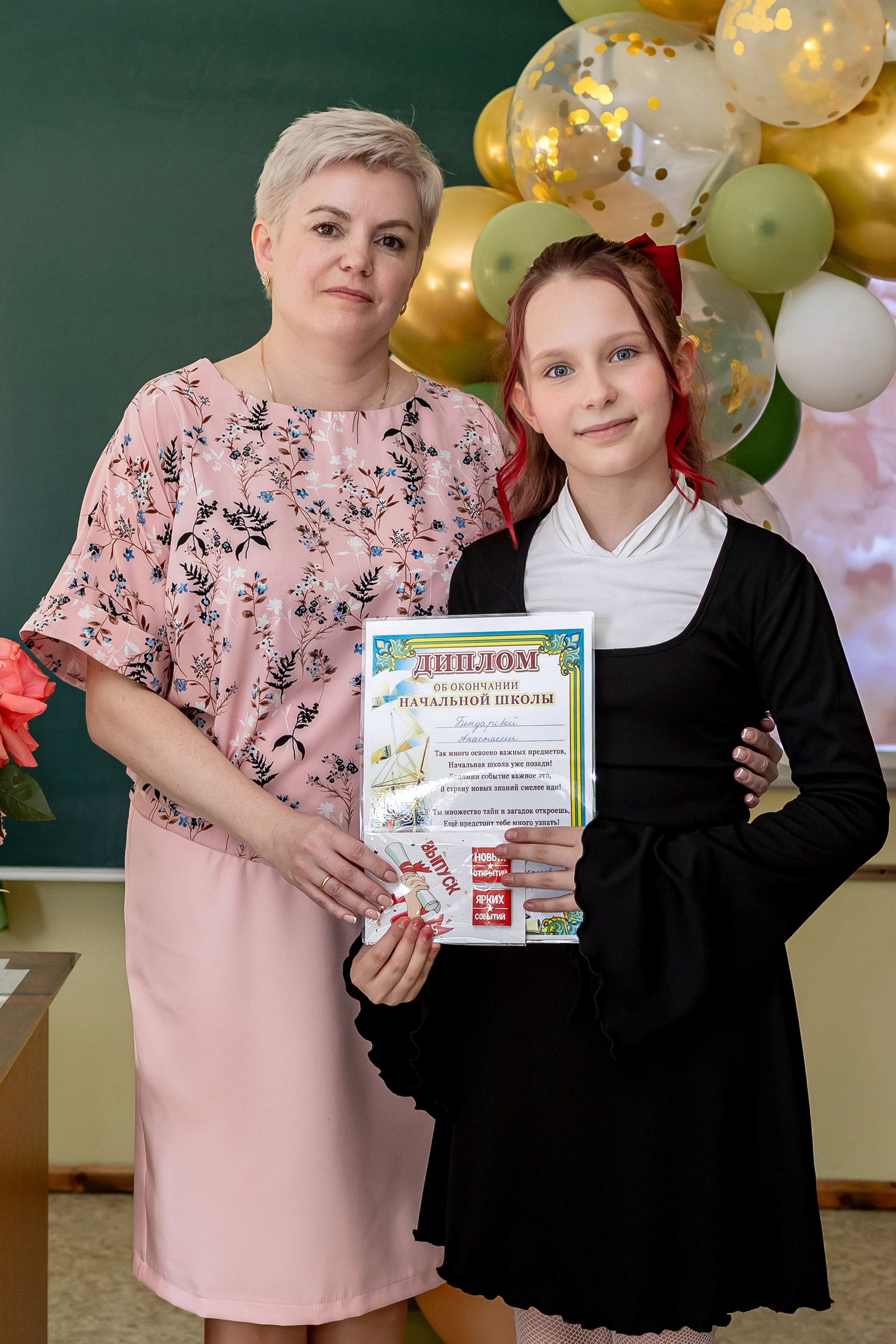 Выпускной в начальной школе в классе. Фотограф и видеограф Москва. Свадебный фотограф, видеограф. Выпускные альбомы. Оживающие альбомы