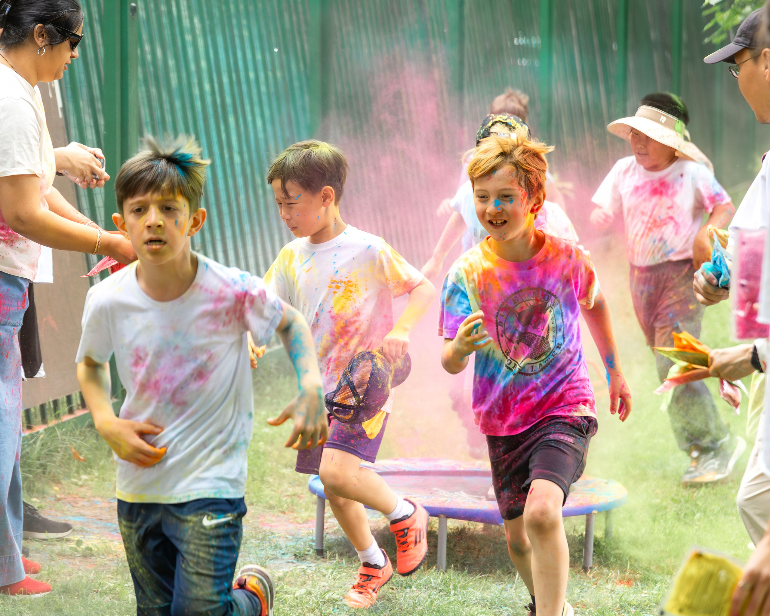 The International School of Moscow. Color Day. Выпускные альбомы для школы и детского сада — школьный фотограф Подольск, Троицк, Щербинка, Москва