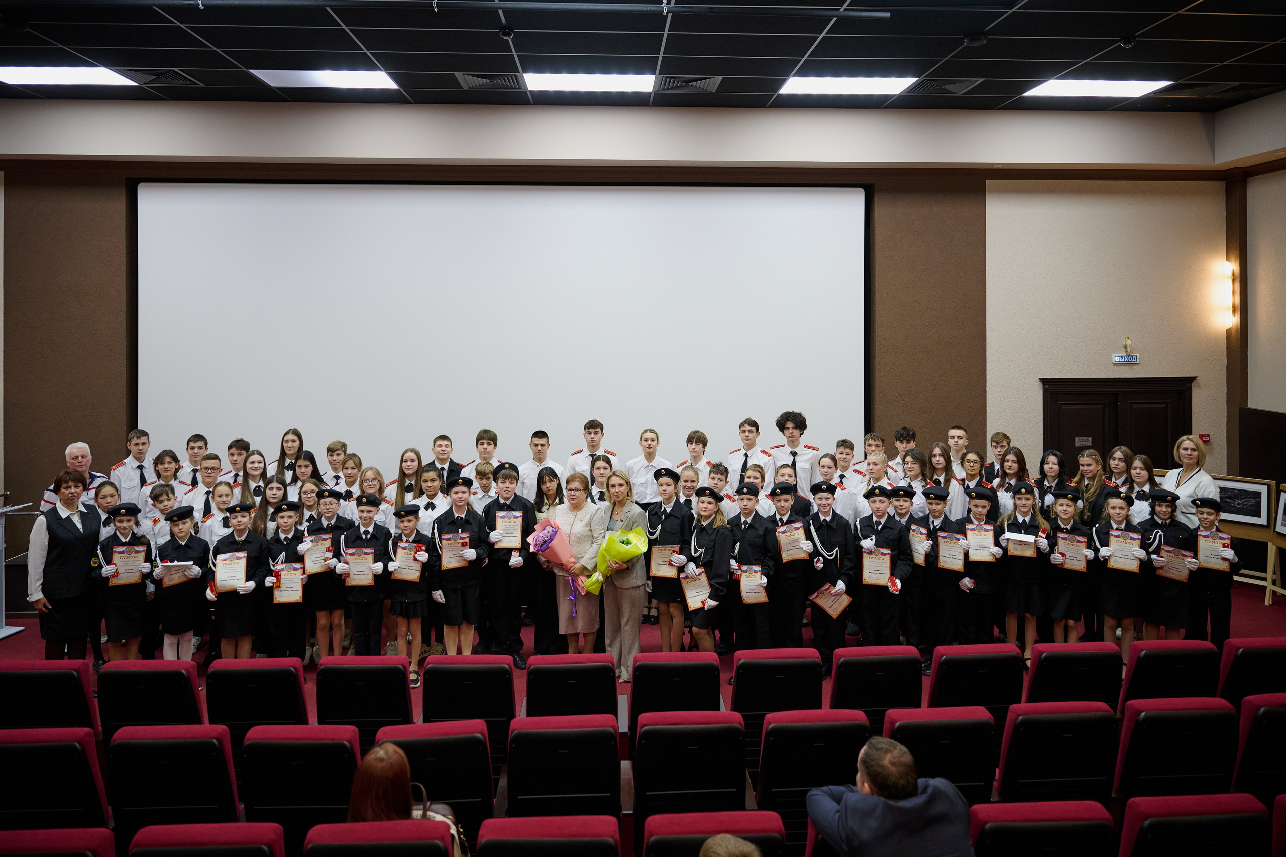 ДК «Победа» выставка фотопроекта «Территории». Фотограф Роман Адлер