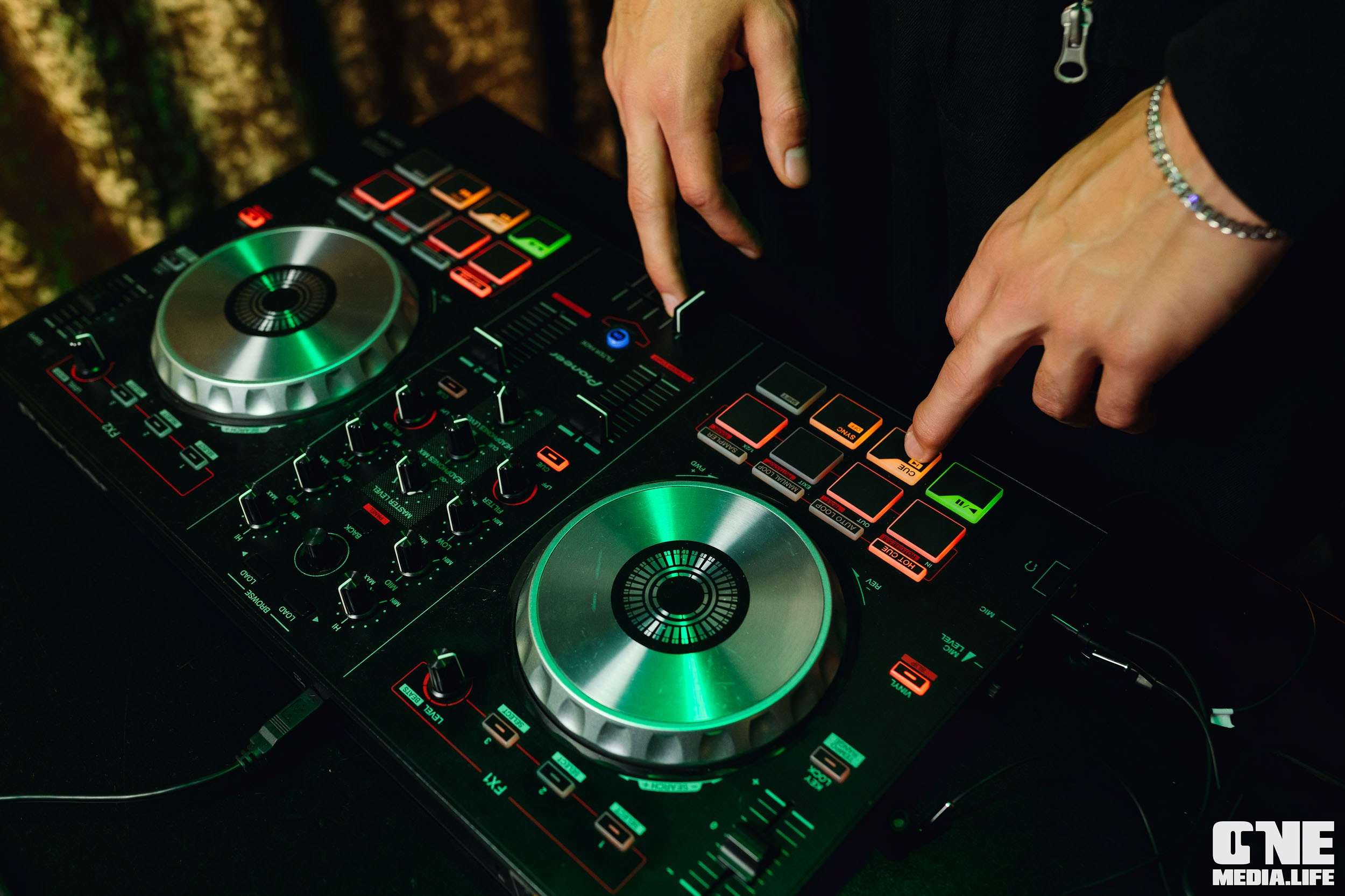 Фоторепортаж из караоке-клуба Эйфория. One Media Life: фоторепортажи, фотоотчеты с мероприятий и заведений