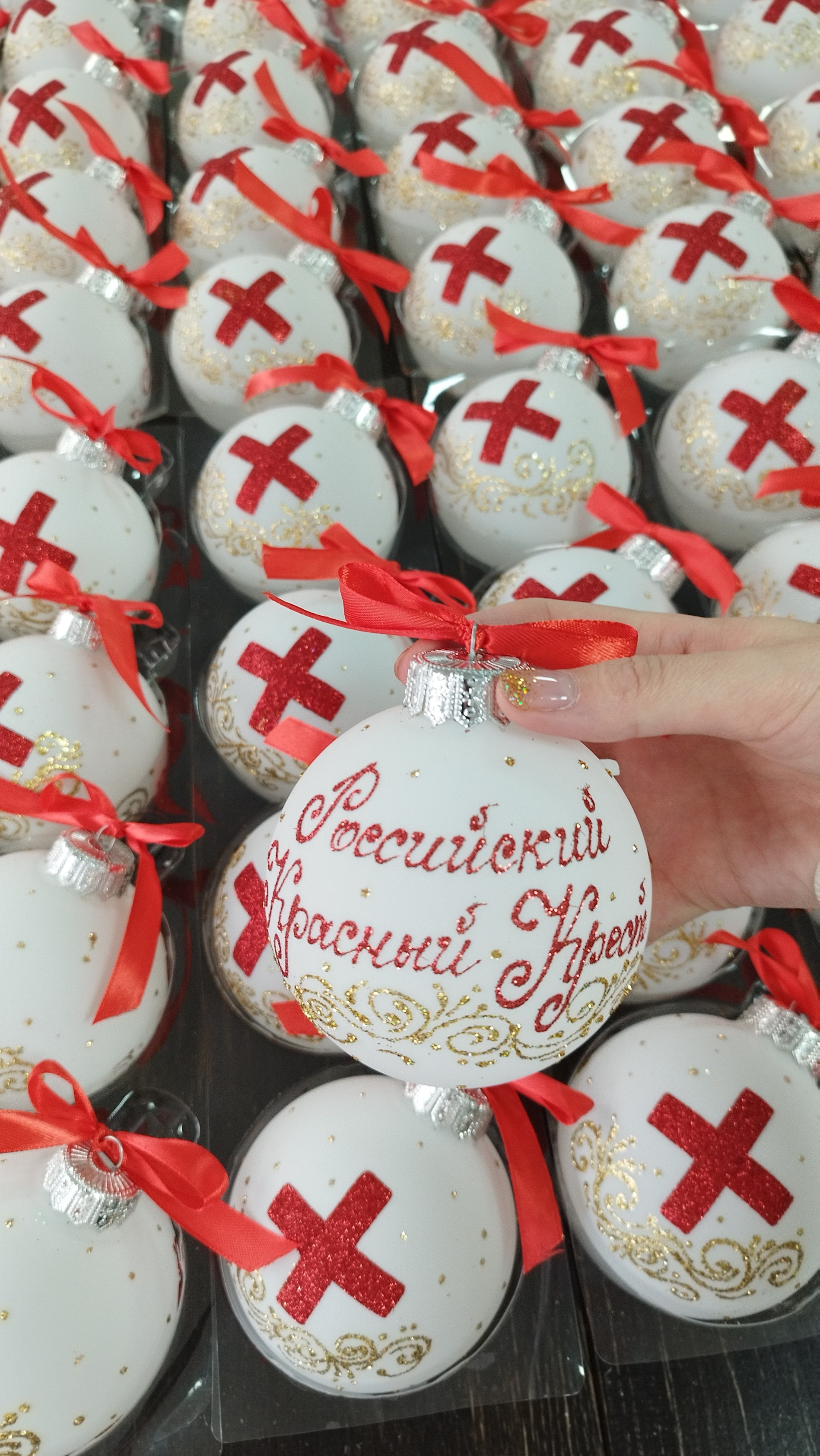 Елочный шар с росписью-Ваш лучший подарок на Новый Год. Арт-вечеринки и мастер-классы в Москве для взрослых и детей