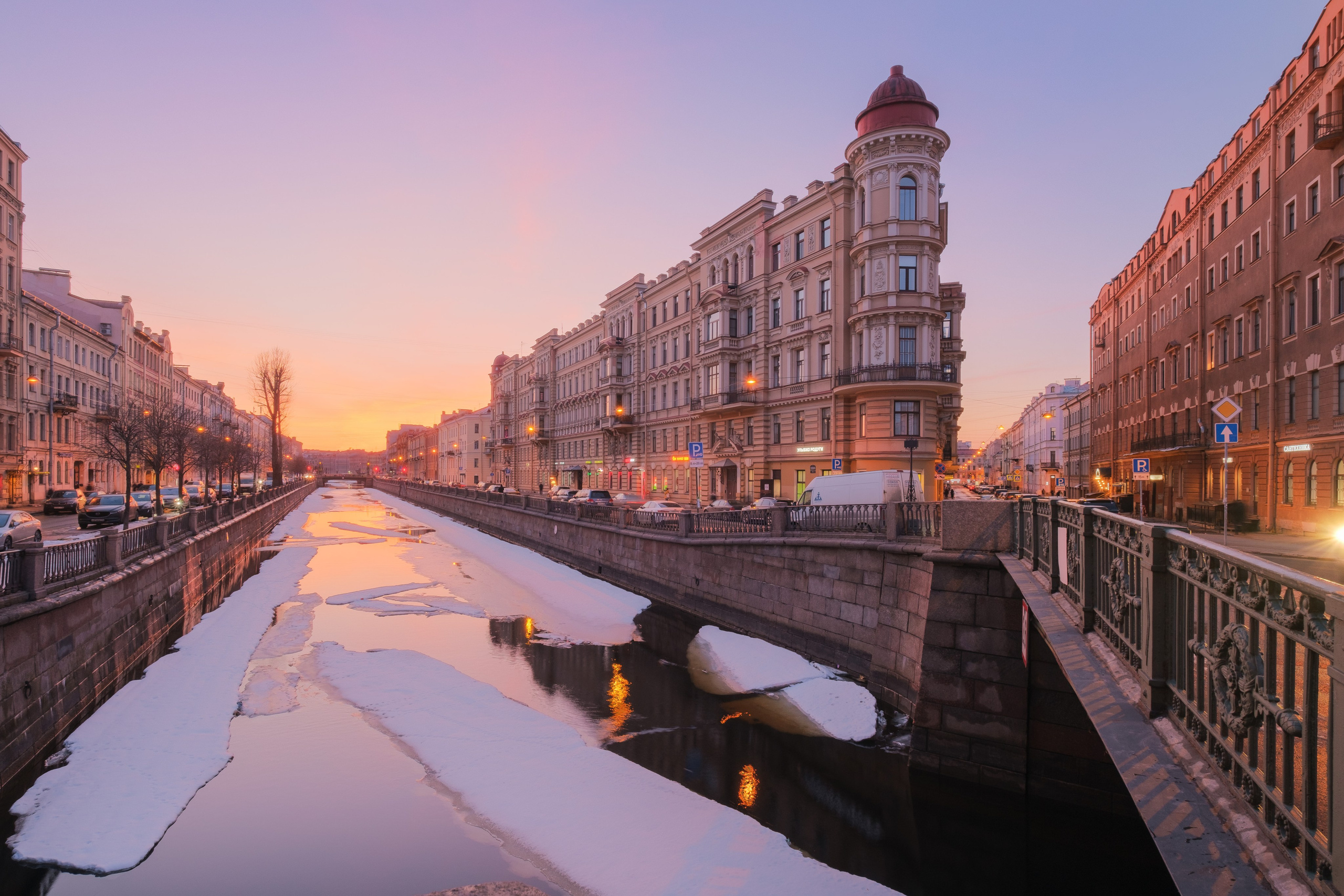 Галерея работ в жанре пейзажа, городского пейзажа и архитектуры. Покупка лицензий для коммерческого использования. Интерьерный фотограф в Санкт-Петербурге Михаил Азаров. Печать и продажа фотографий