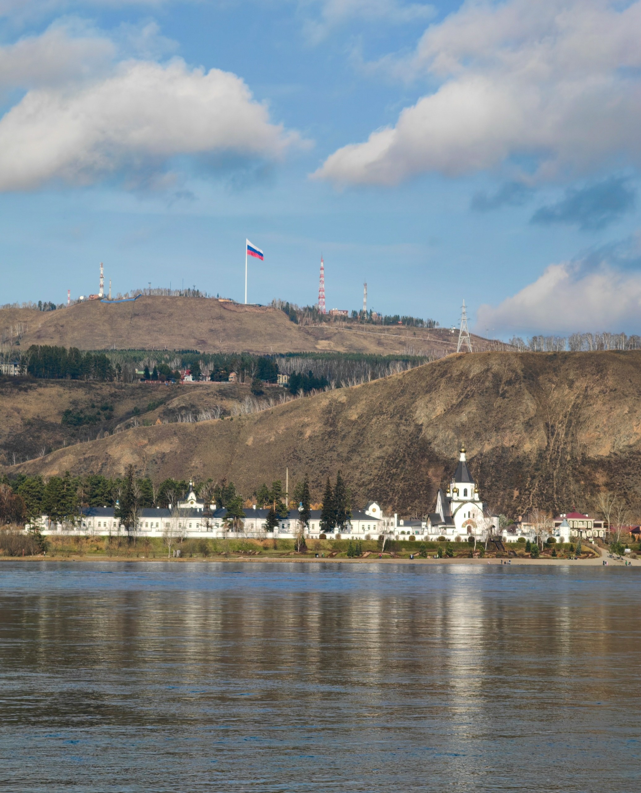 река Енисей мужской монастырь в Удачном экскурсии Красноярск индивидуальный тур фото интересные места что посмотреть куда сходить что посетить достопримечательности Красноярска фототур фотосессия аренда кабриолета аренда микроавтобуса трансфер цена заказать экскурсию программа маршрут смотровые площадки видовые красивые места Национальный парк заповедник Столбы Дивногорск Красноярская ГЭС путешествие туристический маршрут место силы Часовня Параскевы Пятницы Коммунальный мост остров Татышев Бобровый лог Николаевская сопка набережная Енисея село Овсянка музей Астафьева Караульная гора Виноградовский мост гид экскурсовод индивидуальная экскурсия фотосъемка виды на Енисей фанпарк Бобровый лог парк флоры и фауны Роев ручей Торгашинский хребет скала Такмак вантовый мост куда сходить цены расписание заказать онлайн экскурсионное обслуживание трансфер на комфортабельном автобусе