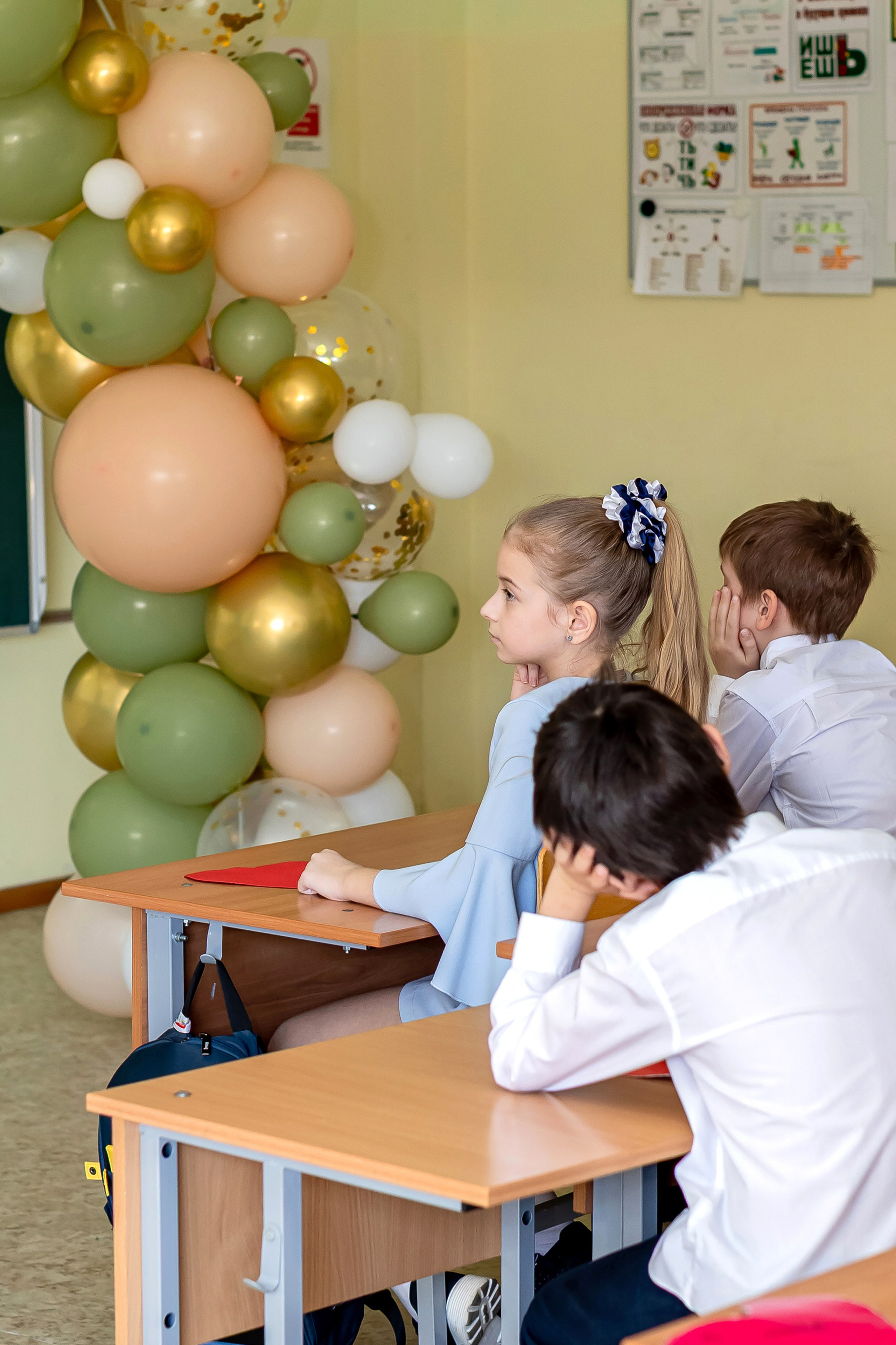 Выпускной в начальной школе в классе. Фотограф и видеограф Москва. Свадебный фотограф, видеограф. Выпускные альбомы. Оживающие альбомы