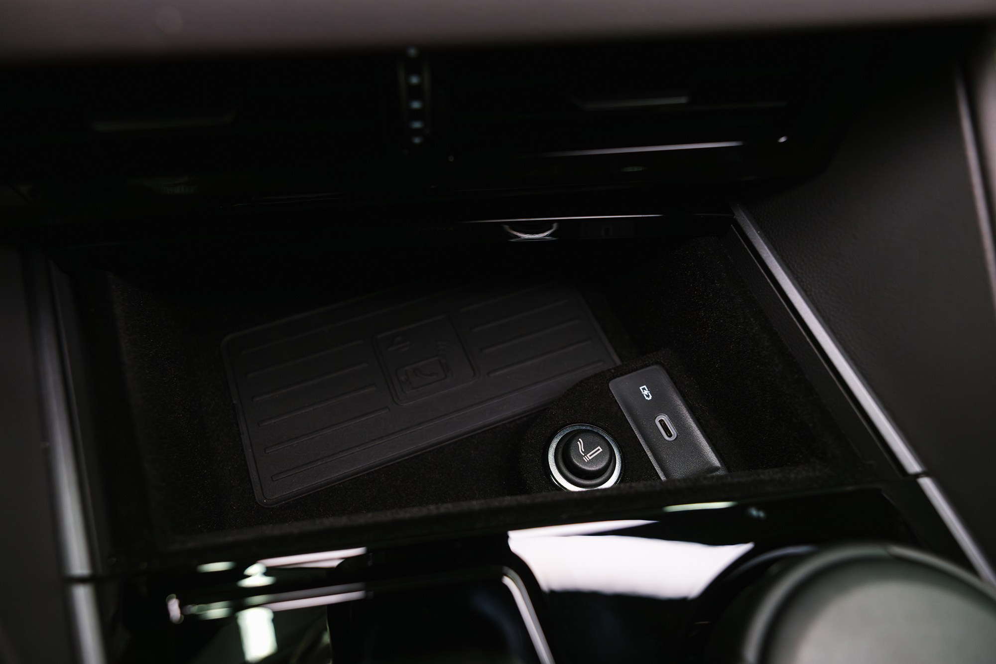 Volkswagen Touareg R-Line 2.0 TSI AT (265 л. с.). Автосалон «Х-Авто»