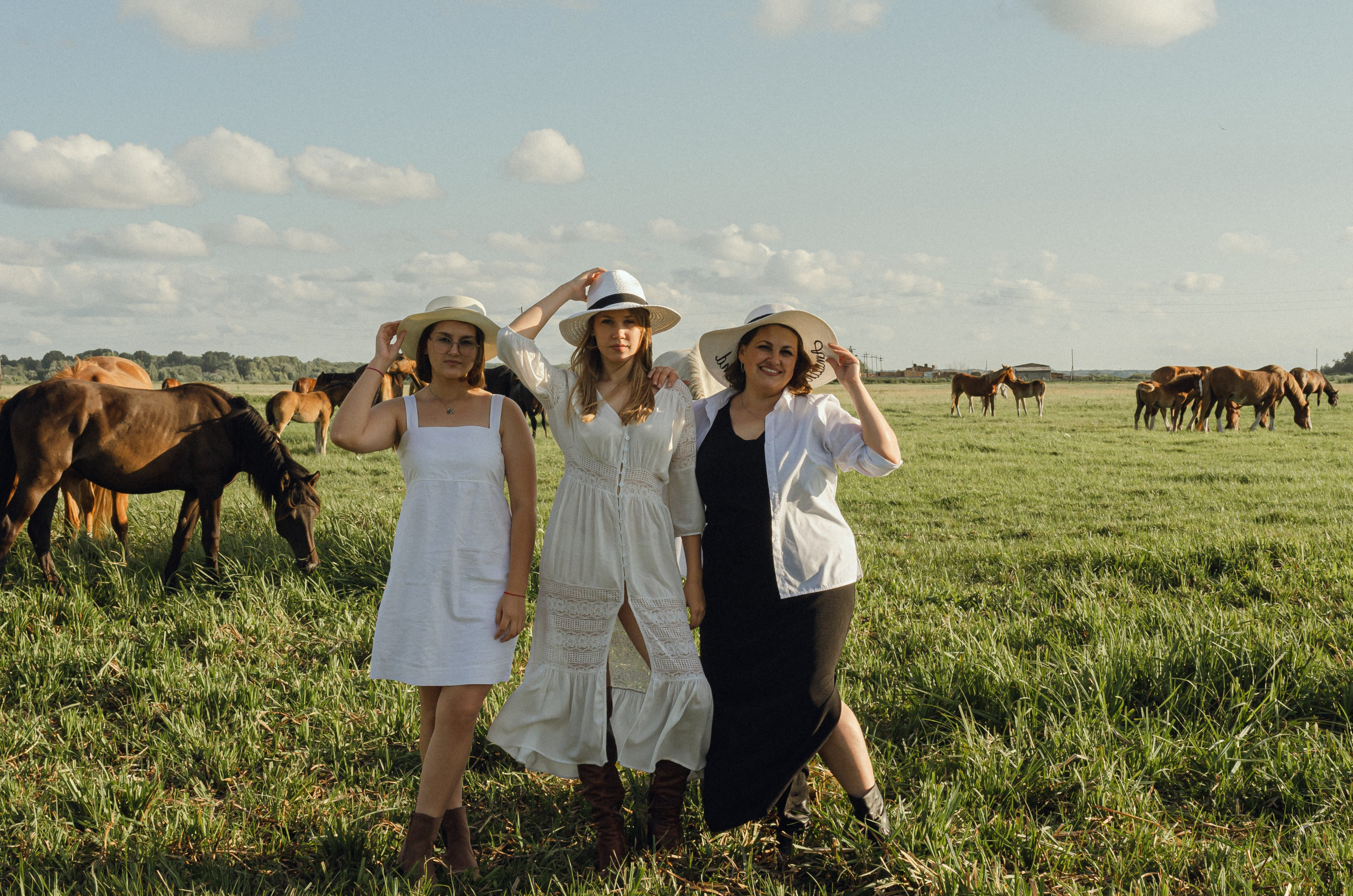 Мама и ее прекрасные дочери. Летняя съемка. Семейный фотограф в Барнауле Ирина Ястребова
