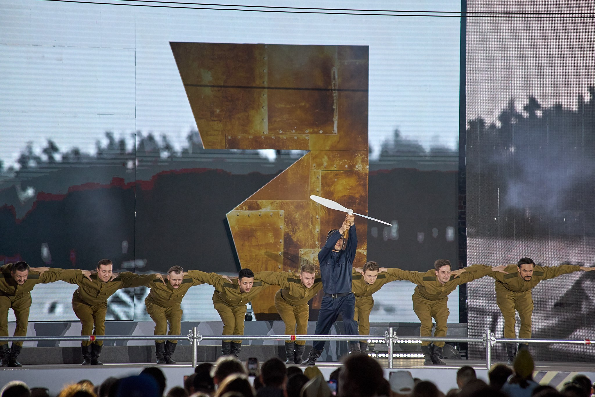 Концерт 9 мая 2025 года на соборной площади. Фотограф Омск | Александр Вандеров