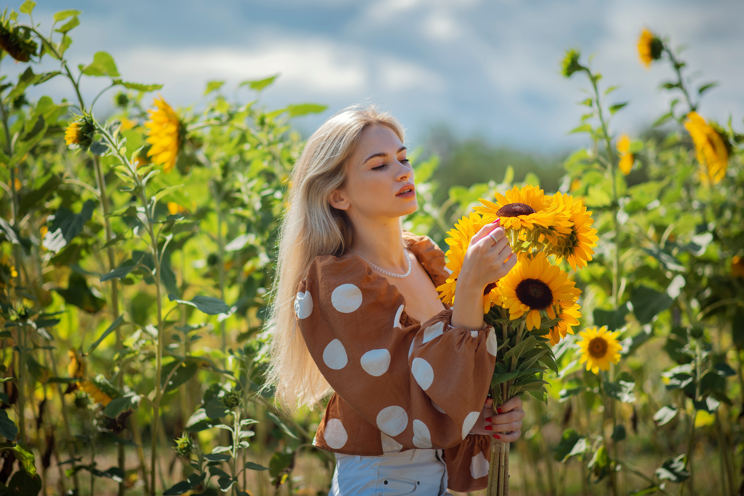 Фотосессия в подсолнухах. Фотограф Полина Рыкова