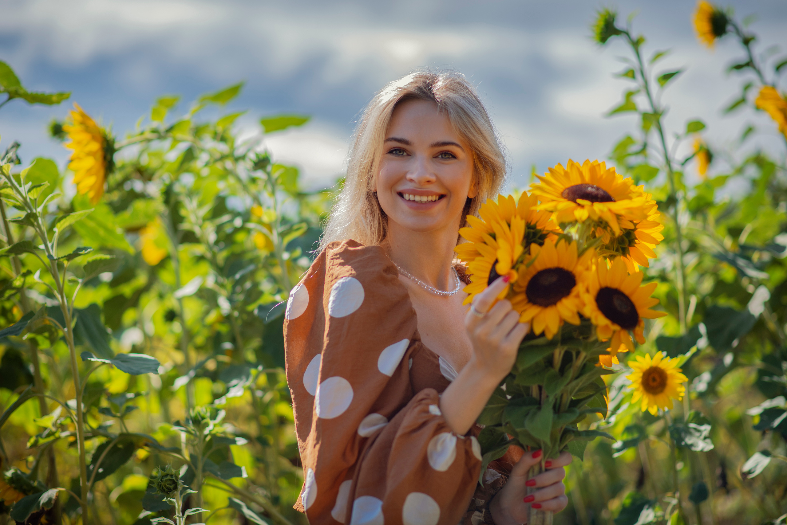 Фотосессия в подсолнухах. Фотограф Полина Рыкова