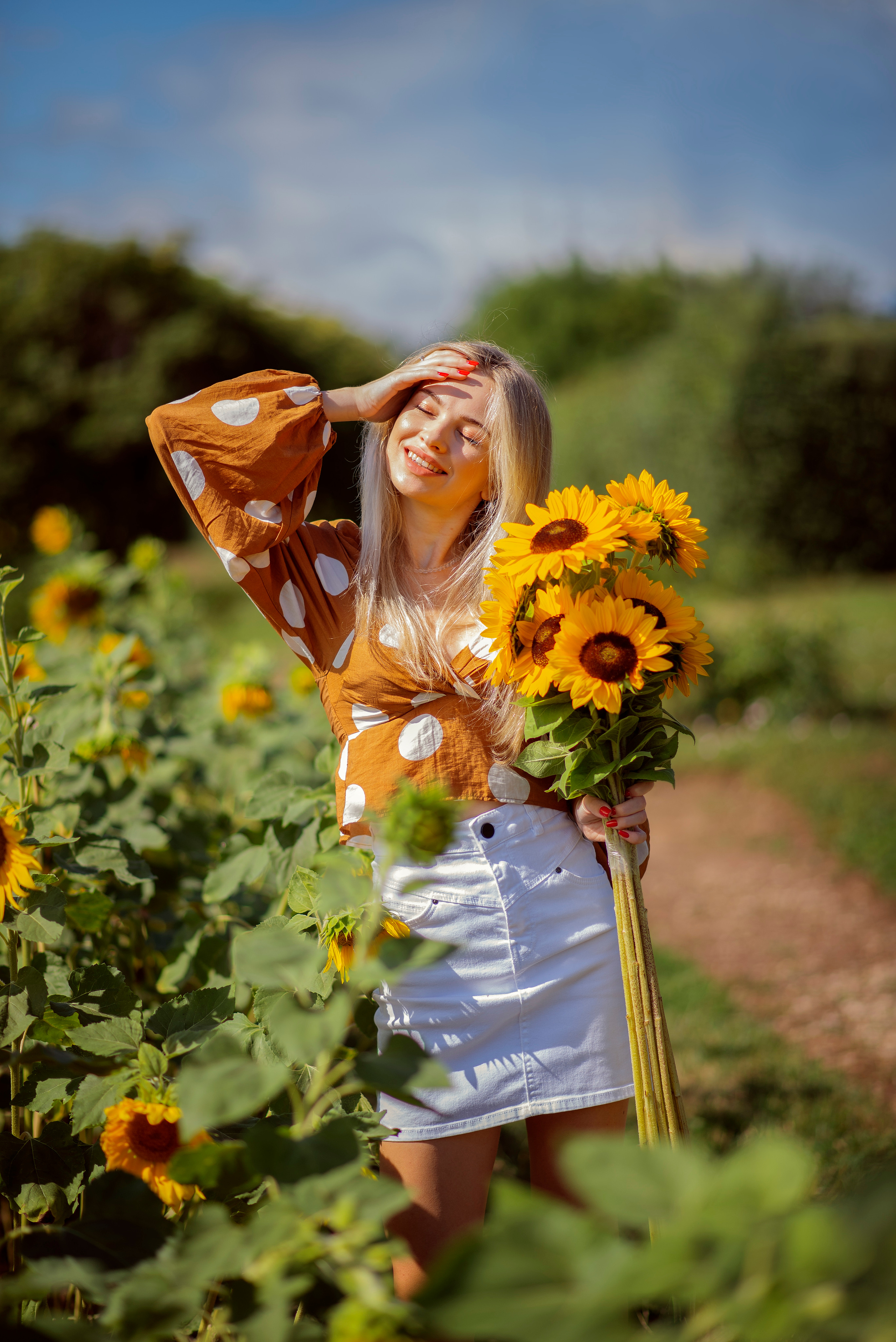 Фотосессия в подсолнухах. Фотограф Полина Рыкова