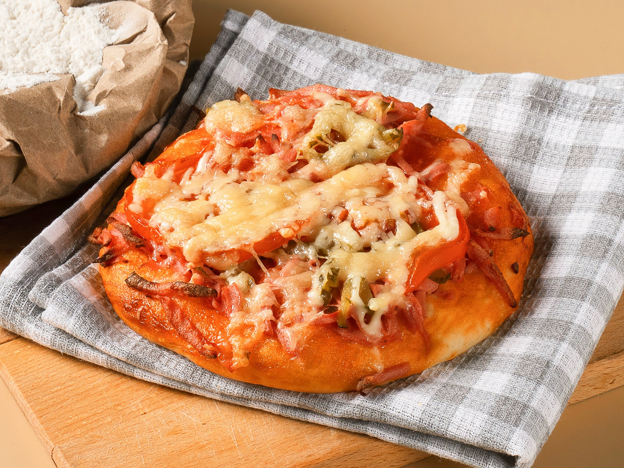 Пицца на столе