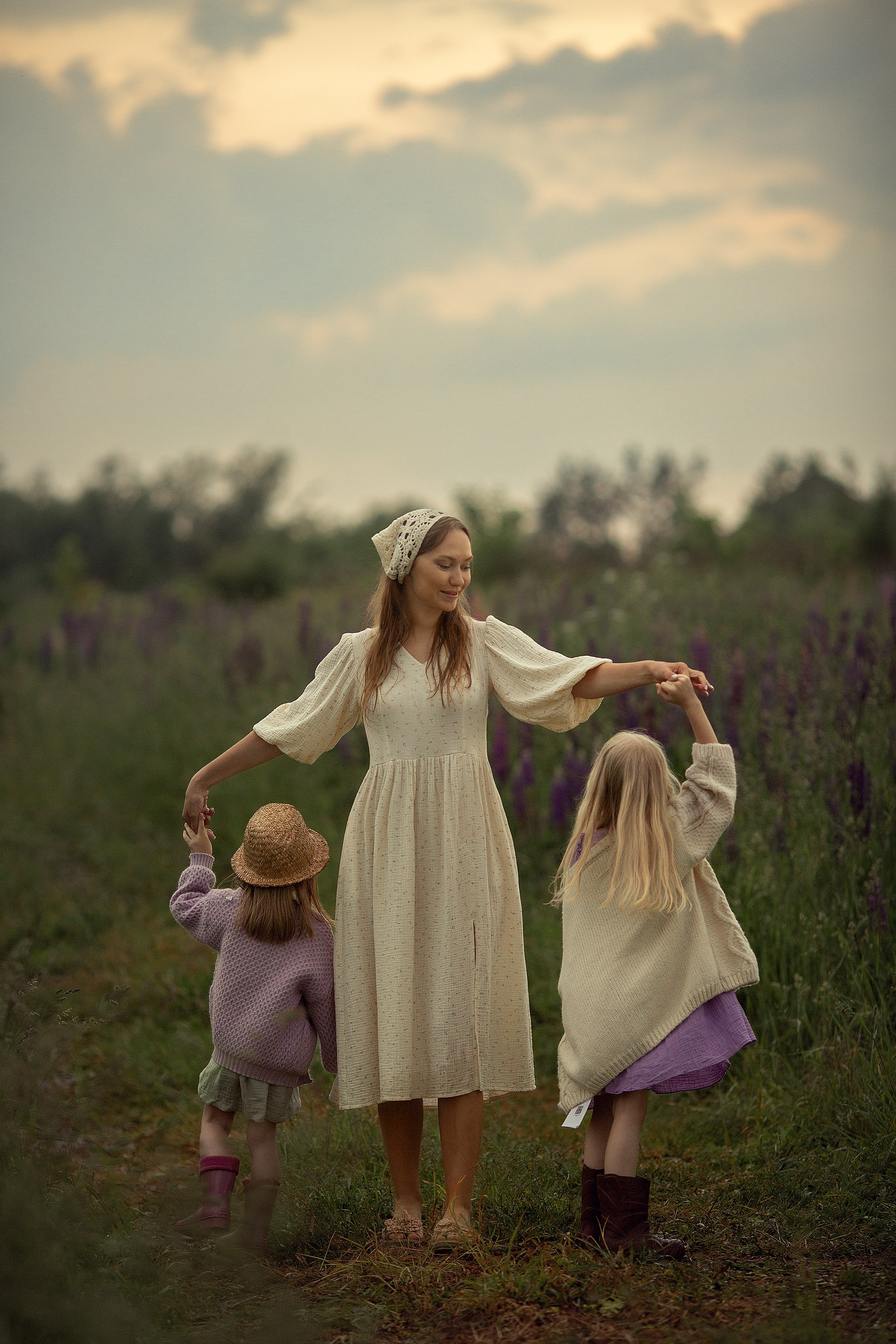 Семейная Фотосессия в люпиновом поле. Tatyana Nadezhdina Family photographer