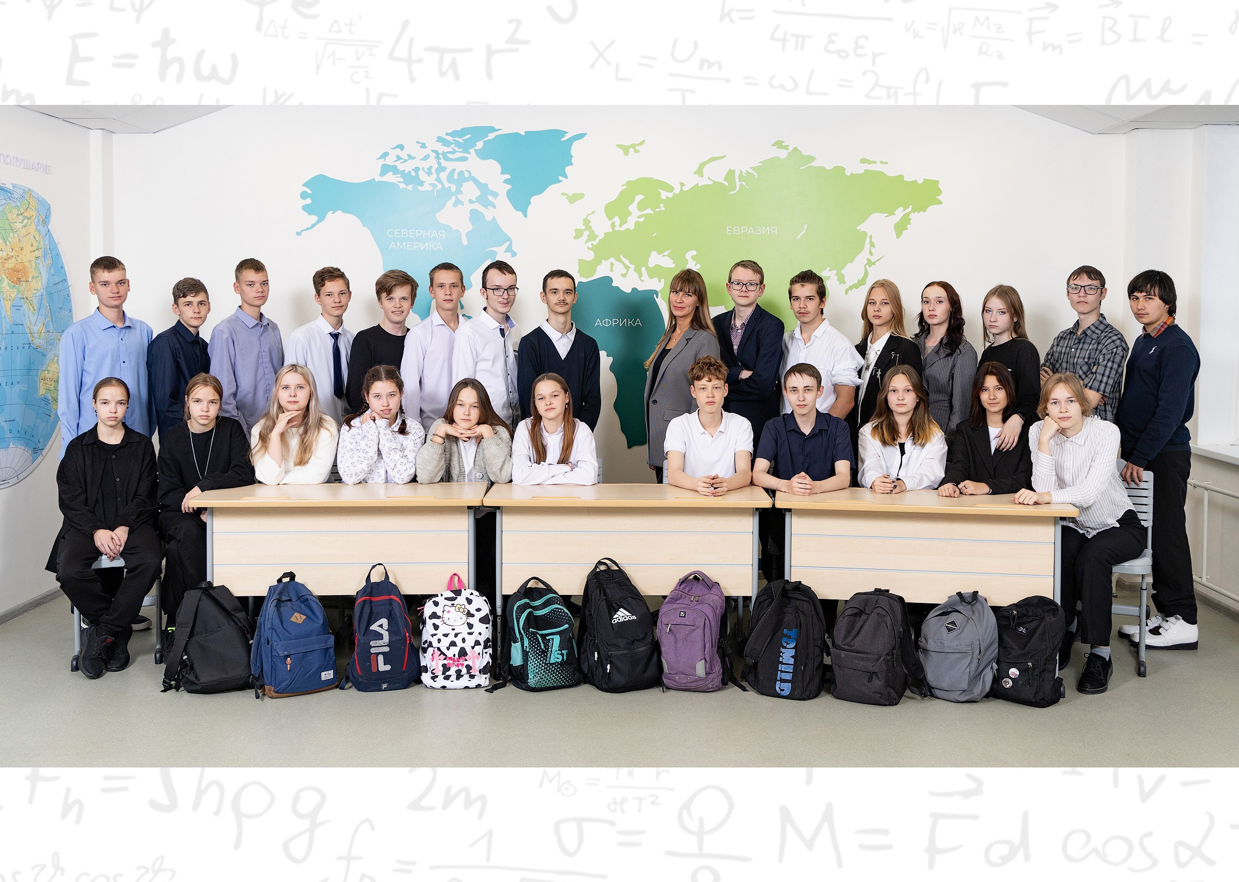 Общее фото в классе за партами в 2 ряда в 9 классе