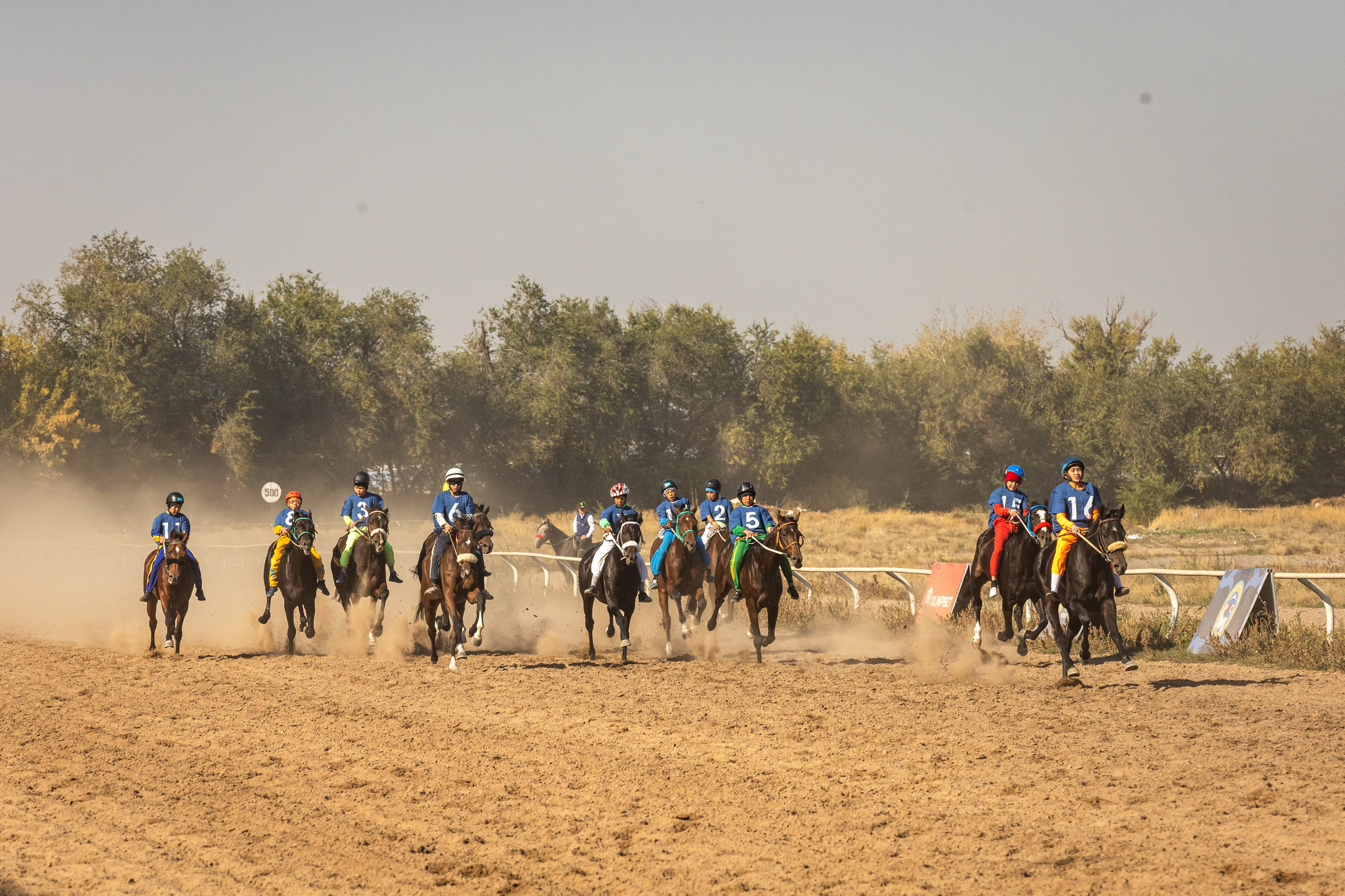 Фоторепортаж Финал Казахстана по байге в Алматы — скорость, пыль и полный драйв. Коммерческий и репортажный фотограф в Алматы — Jora Abramov