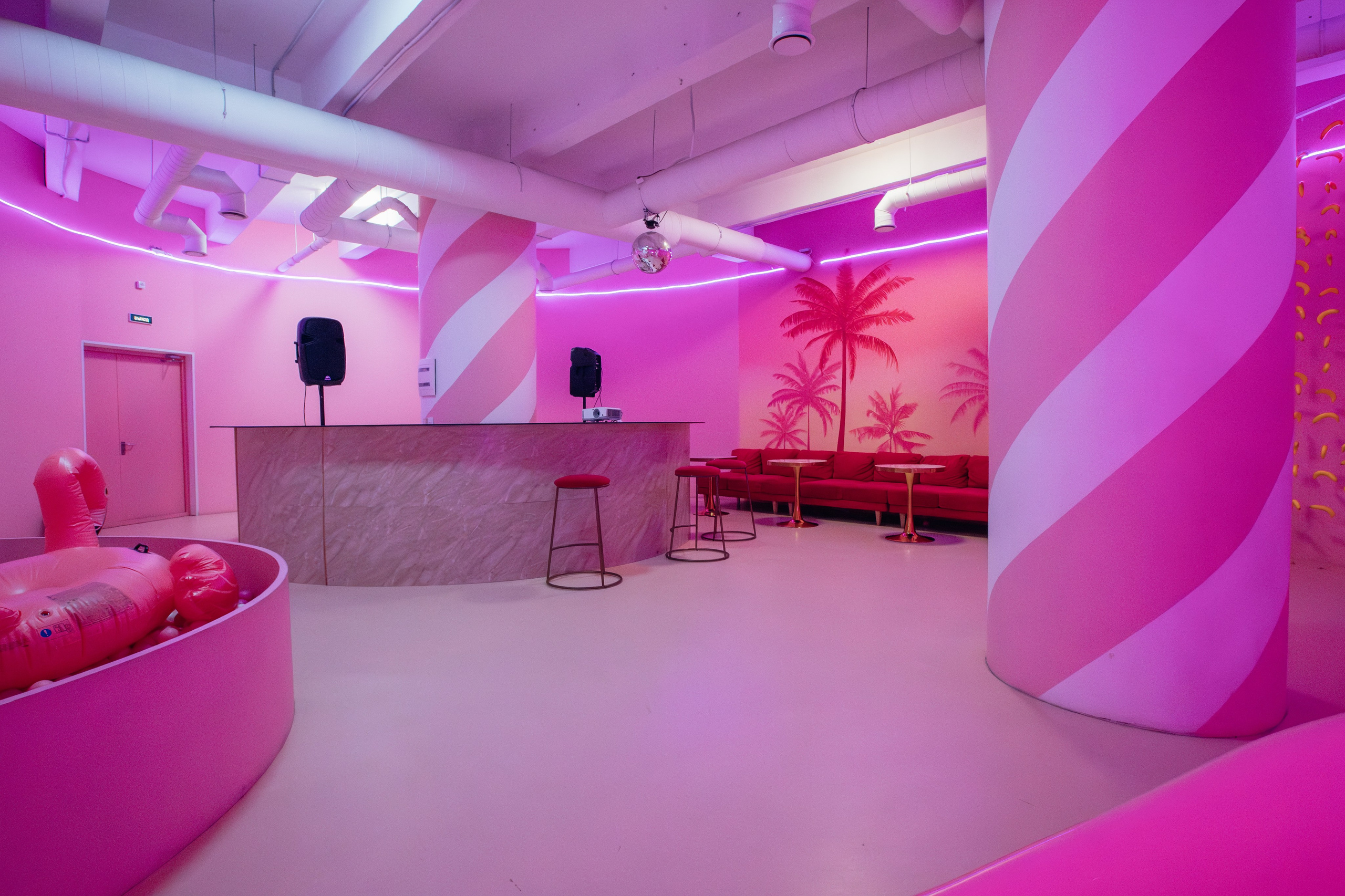 Mr. Flamingo (лето). Аренда лофта в СПб для мероприятий