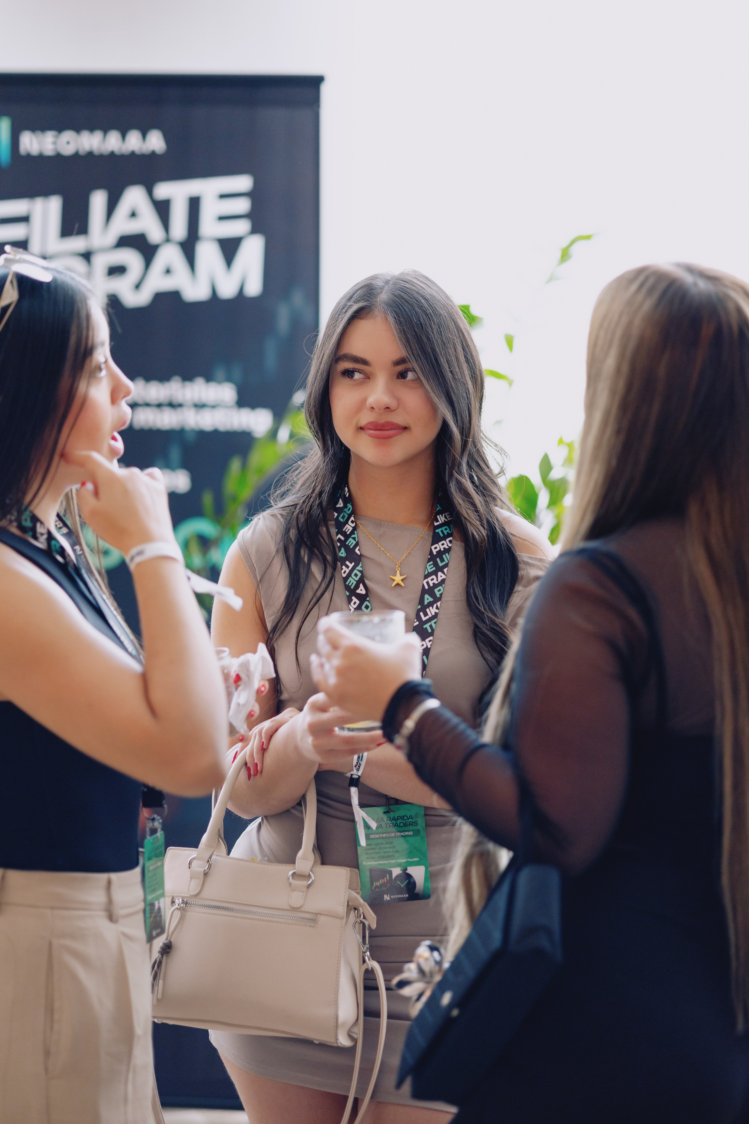 TRADERS DAY By NeomAAA Medellin. NeomAAA Funds Gallery