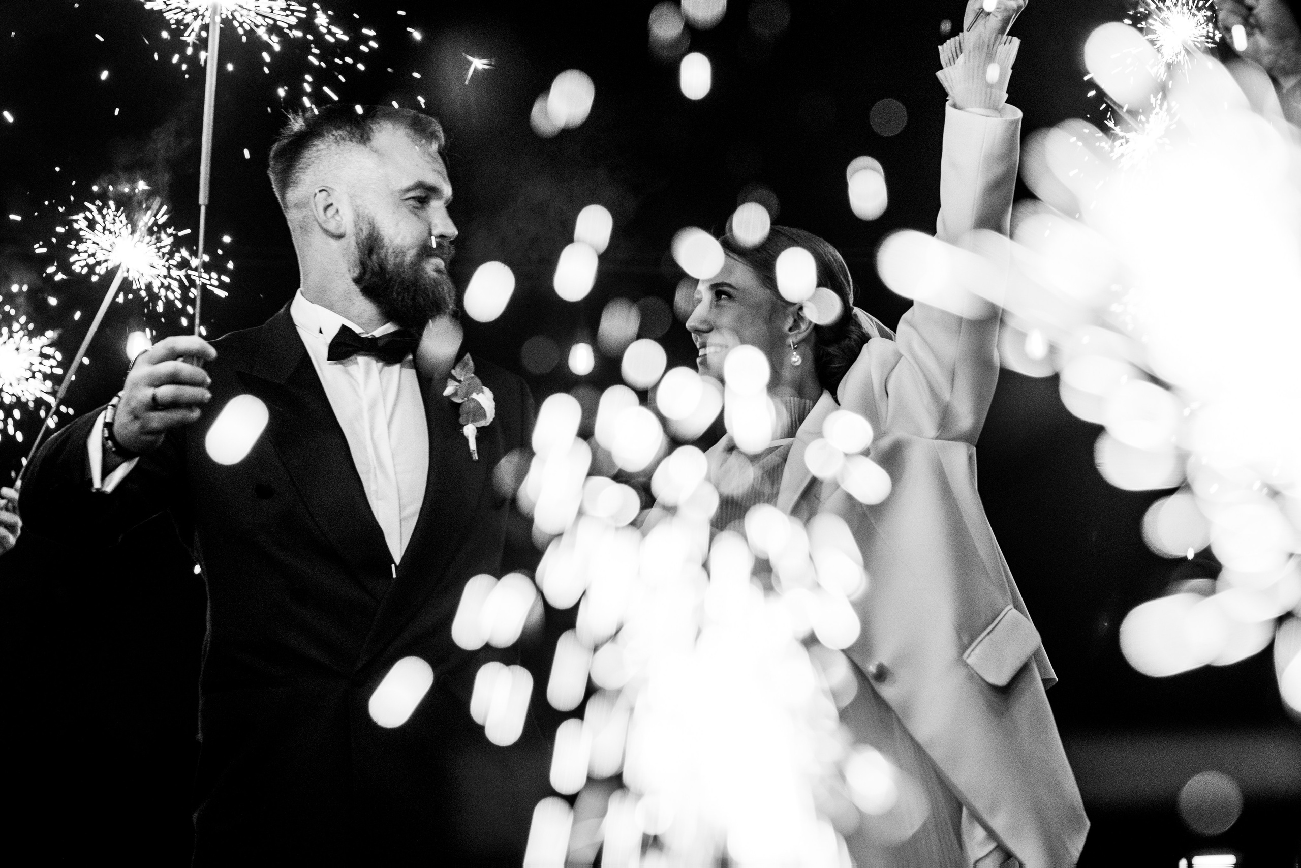 Олег и Лиза под бенгальскими огнями. Professional photoartist in St. Petersburg (wedding, reportage, portrait, model book, love story) Alexander Shvedov