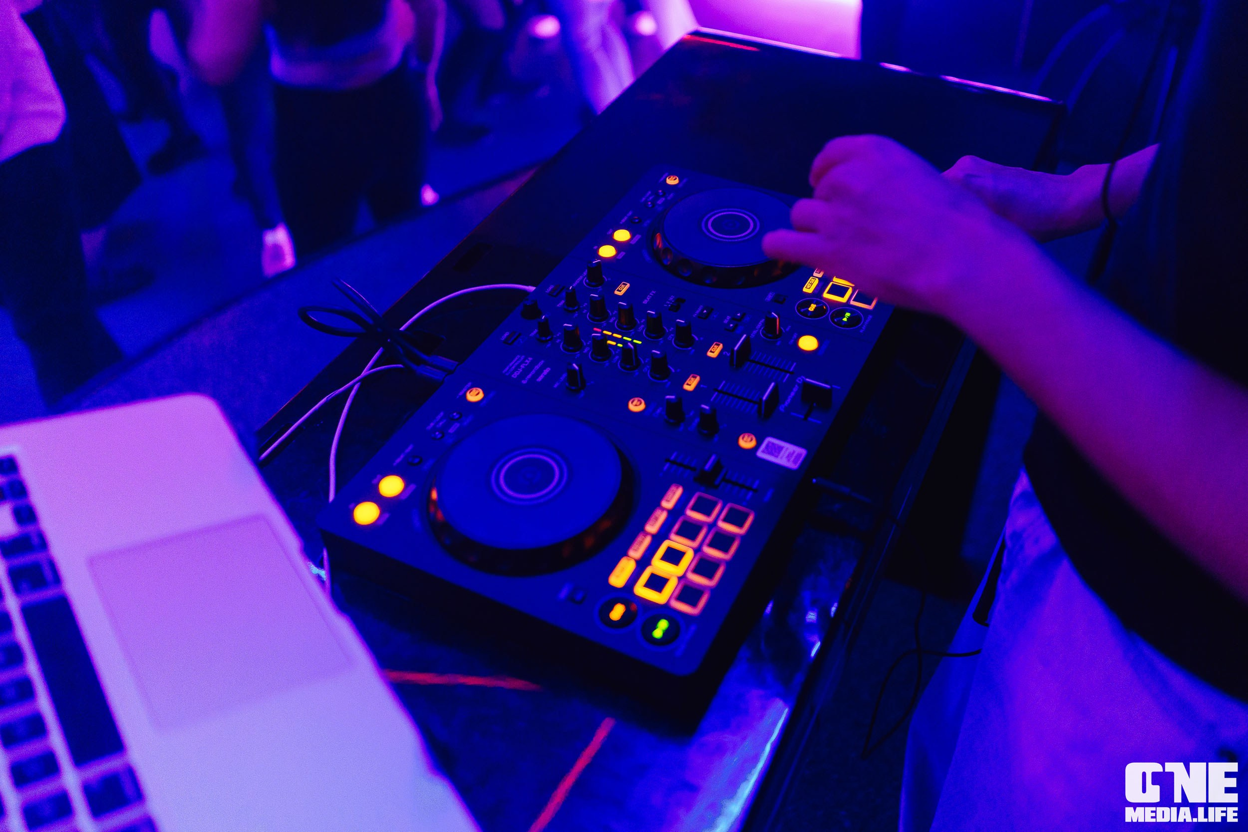 Фоторепортаж из РК Планета. One Media Life: фоторепортажи, фотоотчеты с мероприятий и заведений