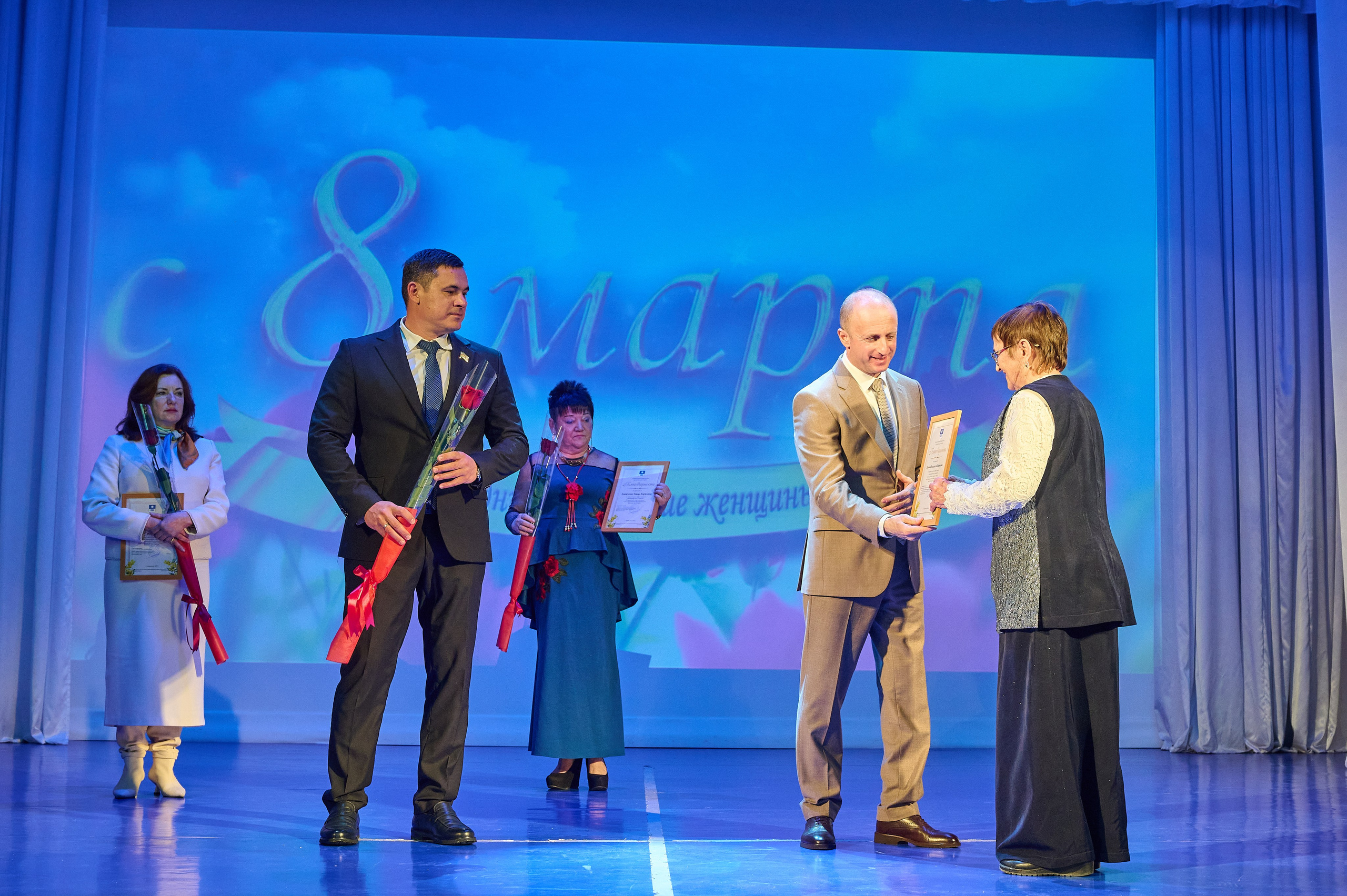 8 марта Марьина роща. Жизнь курорта Кабардинка в фотографиях