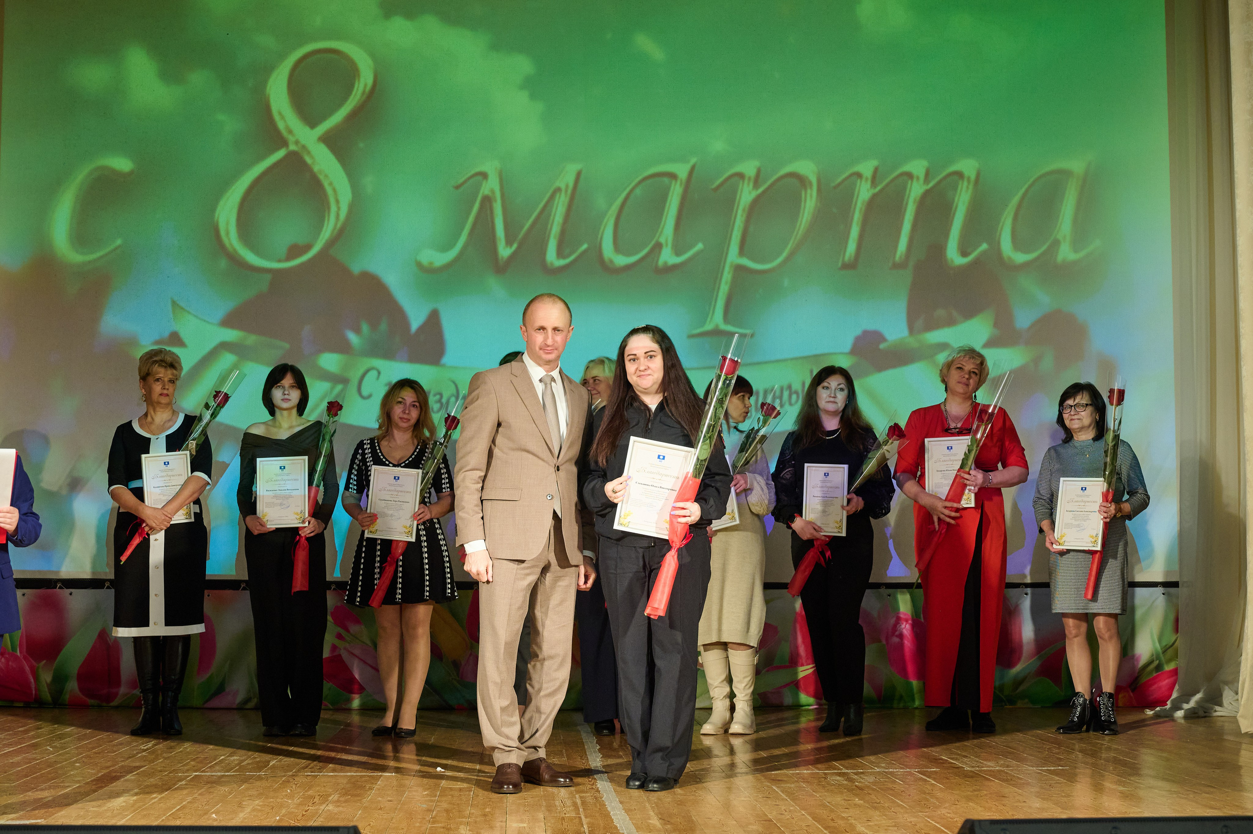 8 марта ДК Кабардинка. Жизнь курорта Кабардинка в фотографиях