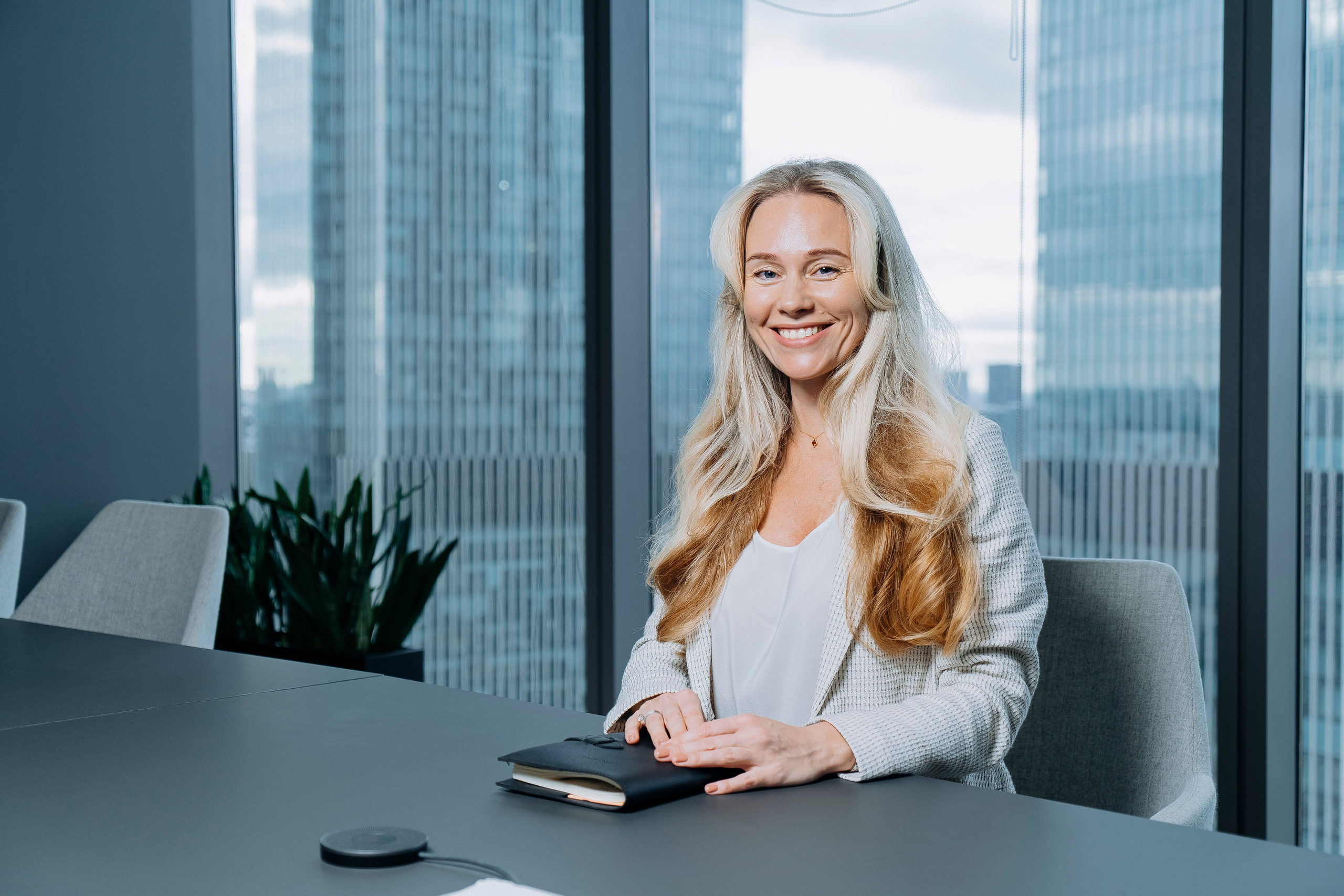 Деловая фотосессия в Москва-Сити. Профессиональный портретный фотограф в Москве Владимир Глаголев