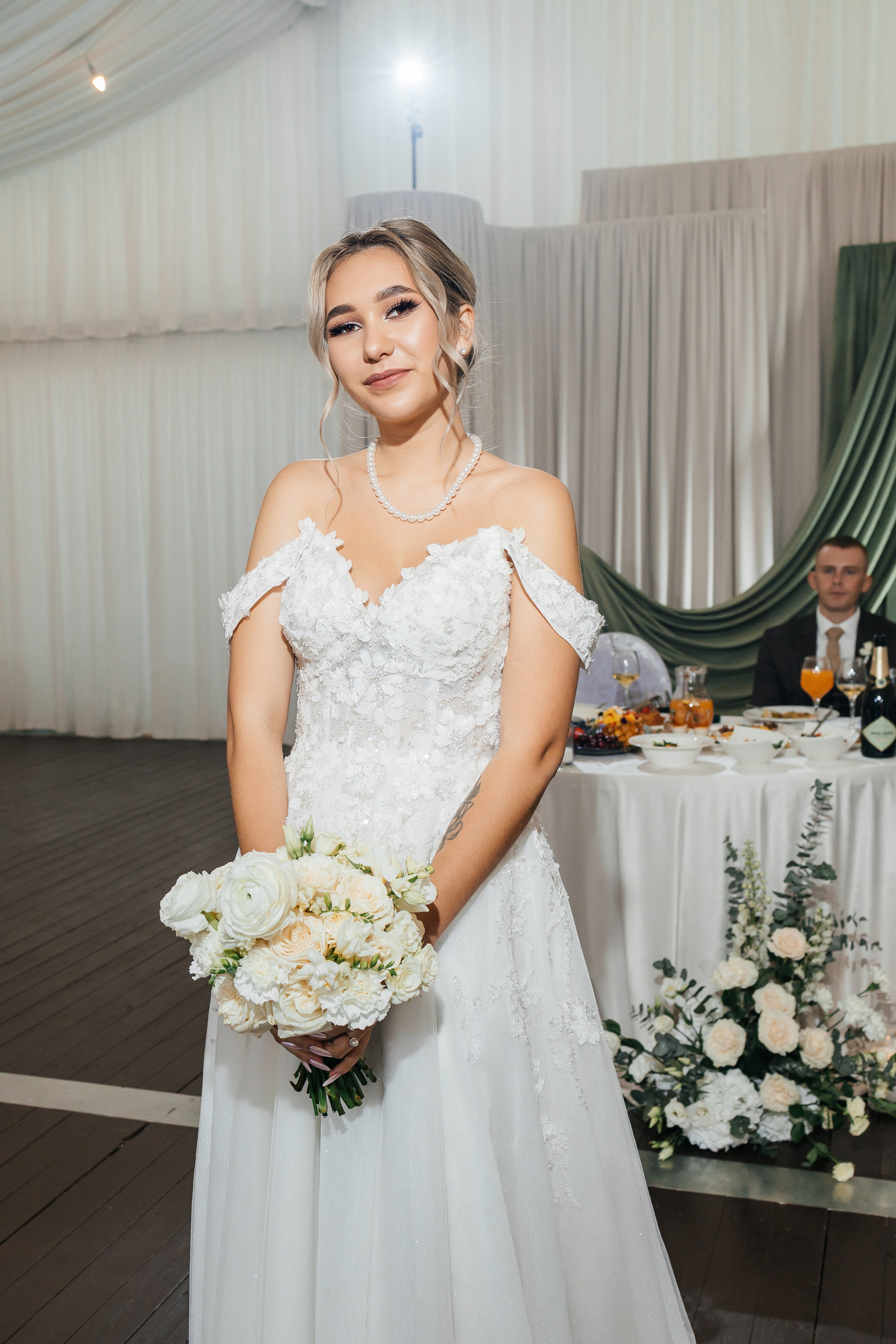 Красивая летняя свадьба в шатре. Олег Сверчков | Свадебный фотограф Вологда