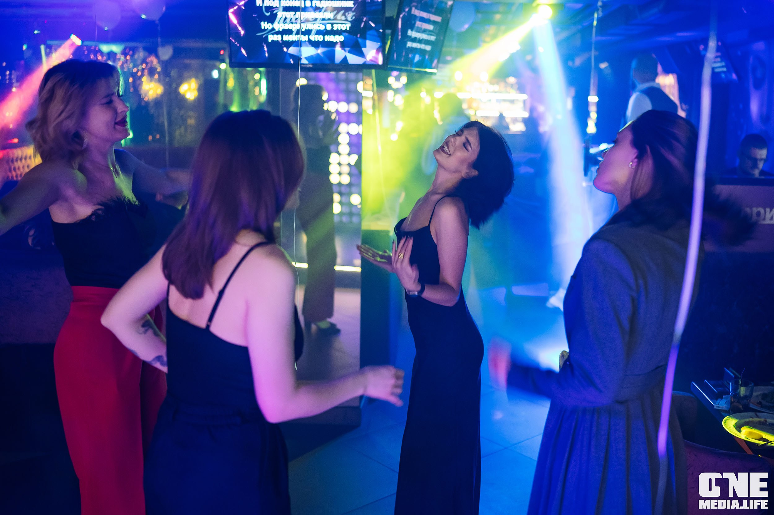Фотоотчет из караоке-клуба Эйфория. One Media Life: фоторепортажи, фотоотчеты с мероприятий и заведений