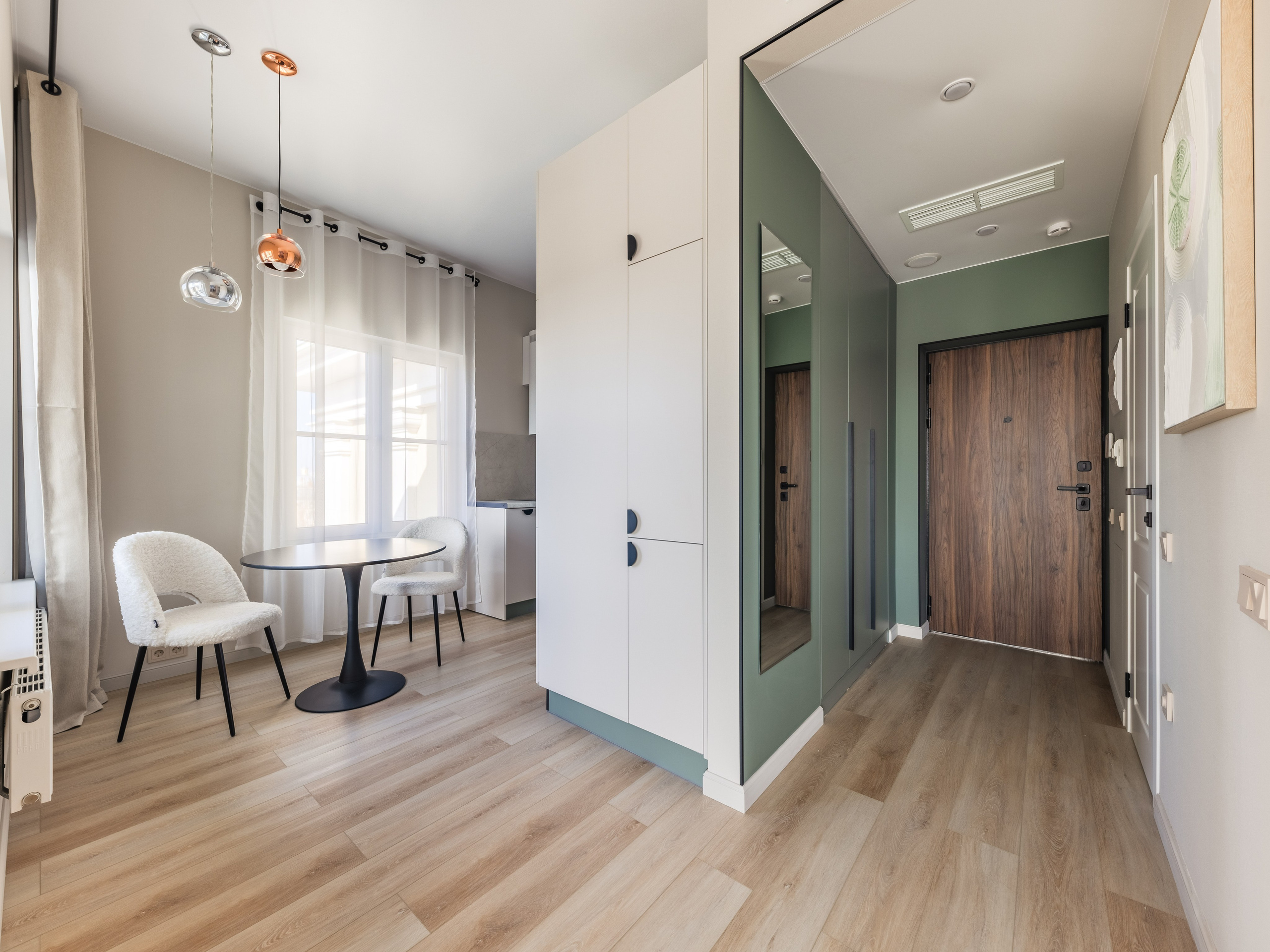 Яркий интерьер кухни ЖК Наследие дизайнер Ксения Новикова ksudsgn цветной акцент аренда Санкт-Петербург нестандартное планировочное решение