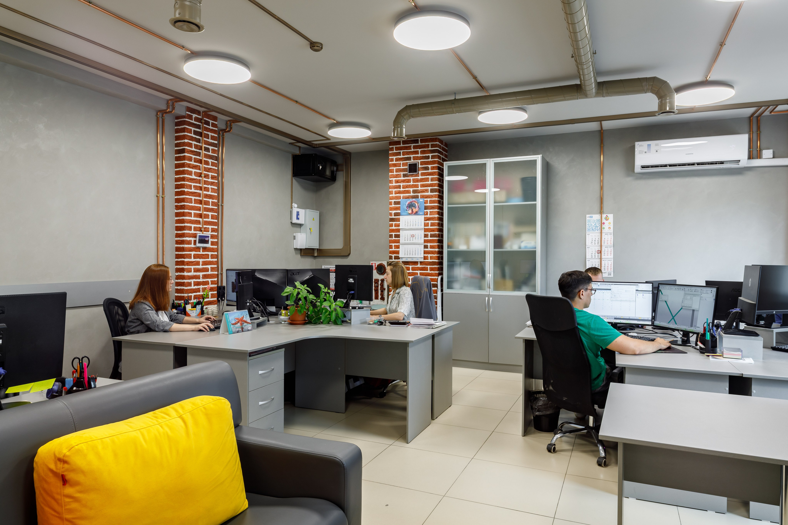 Съемка офиса и сотрудников для сайта компании. Интерьерный, предметный и контент фотограф в Иркутске Наталья Карпова