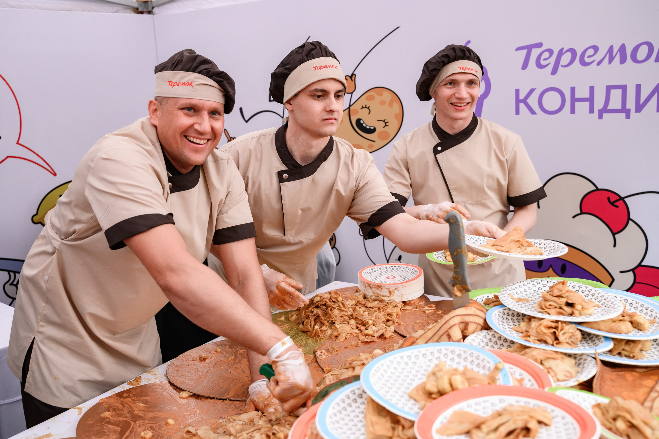 Услуги репортажного фотографа на городском мероприятии от 4500 рублей.