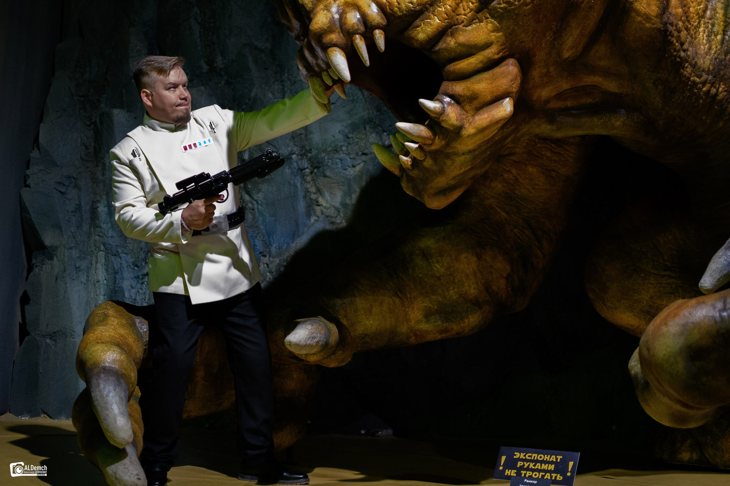 Фотосессия в Москве фотографа на ВДНХ для Ивана Юрчева