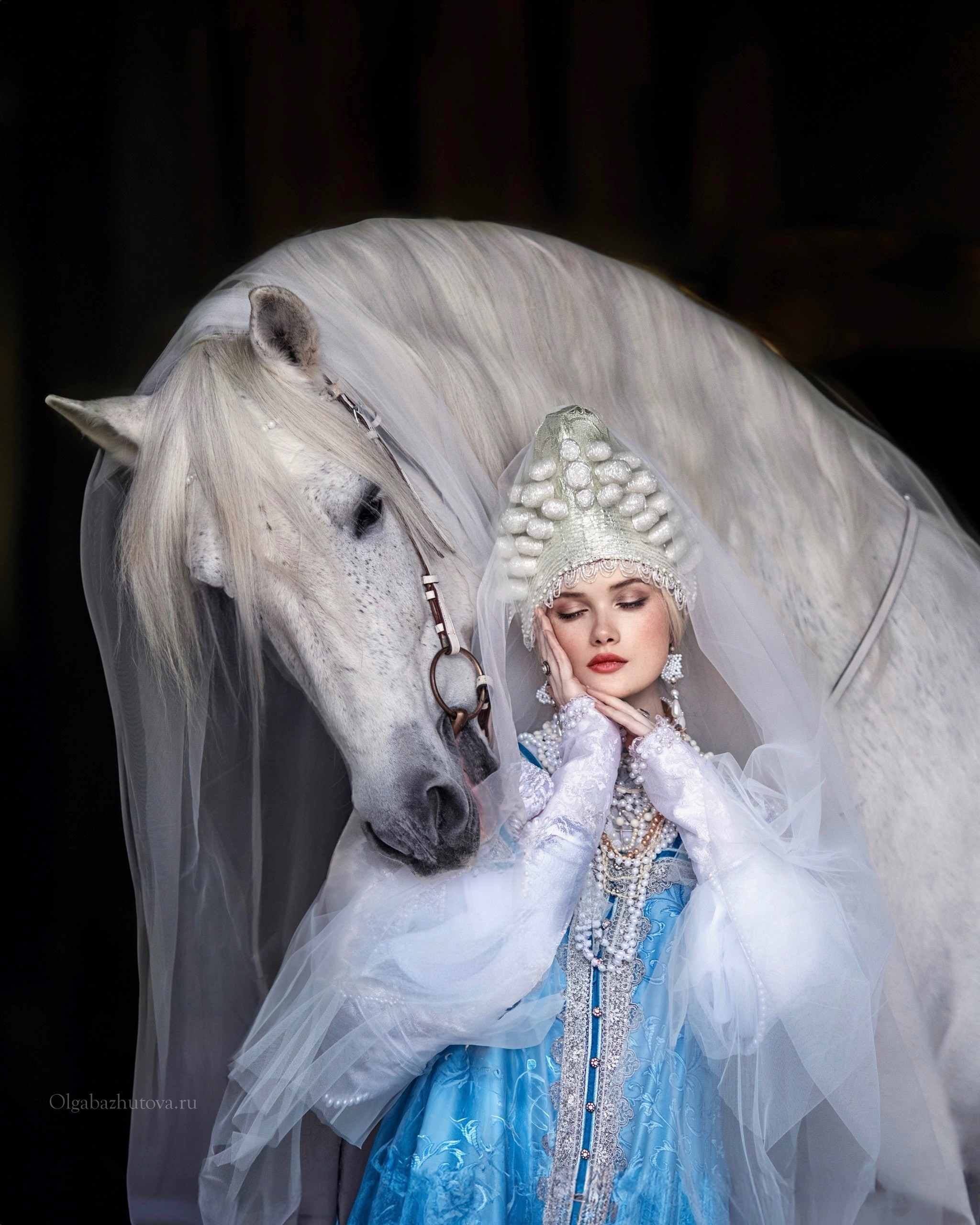 Снежная зима. Русские народные костюмы в Москве